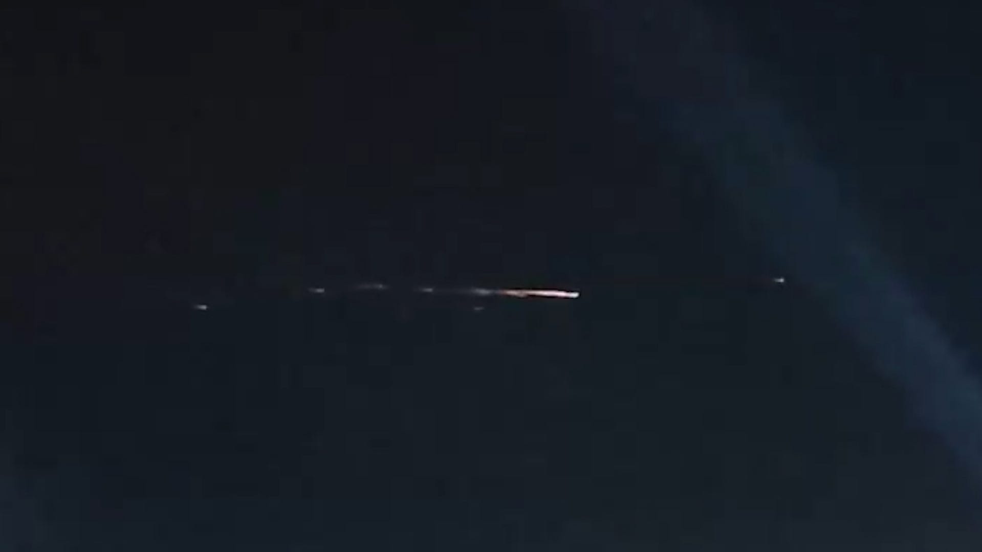 Video de una bola de fuego surcando el cielo de México