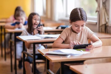 essay should mobile phones be allowed in school