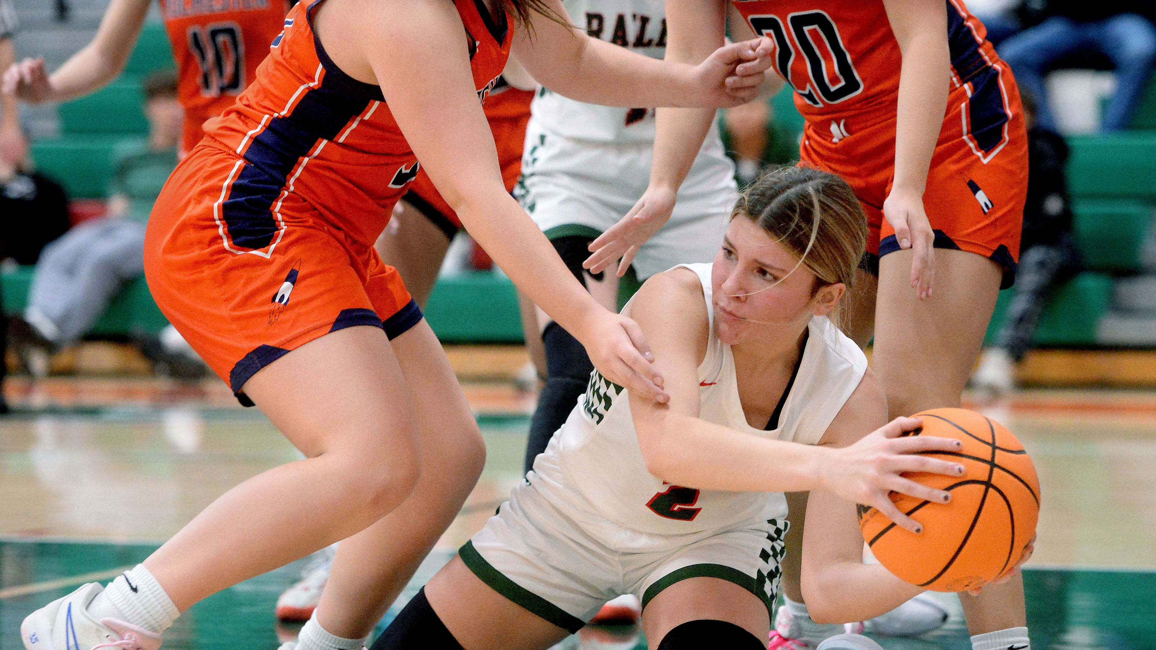 Lincoln girls basketball learns to find groove in win over Rochester