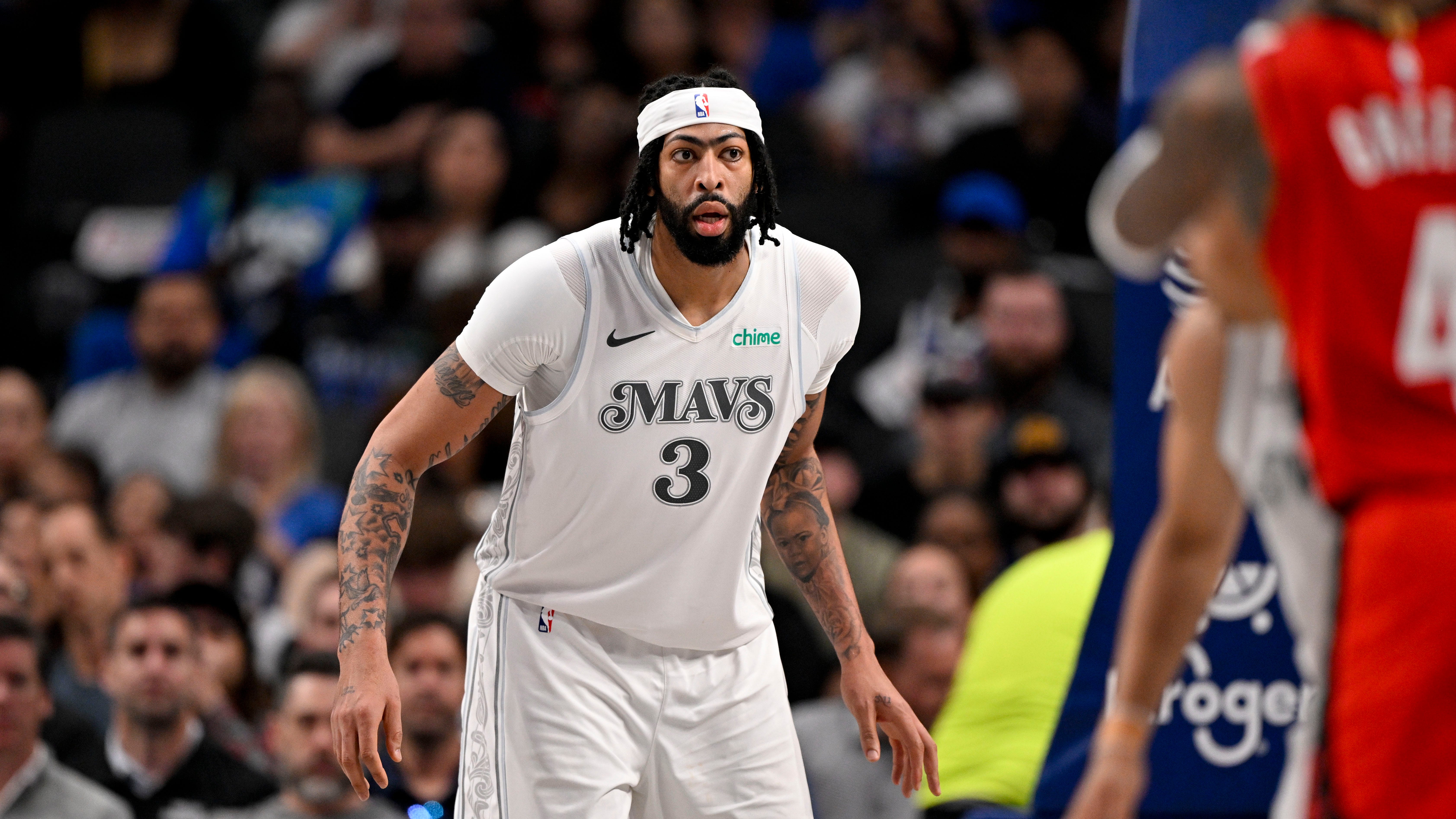 The Mavericks have a complicated Anthony Davis injury decision to make