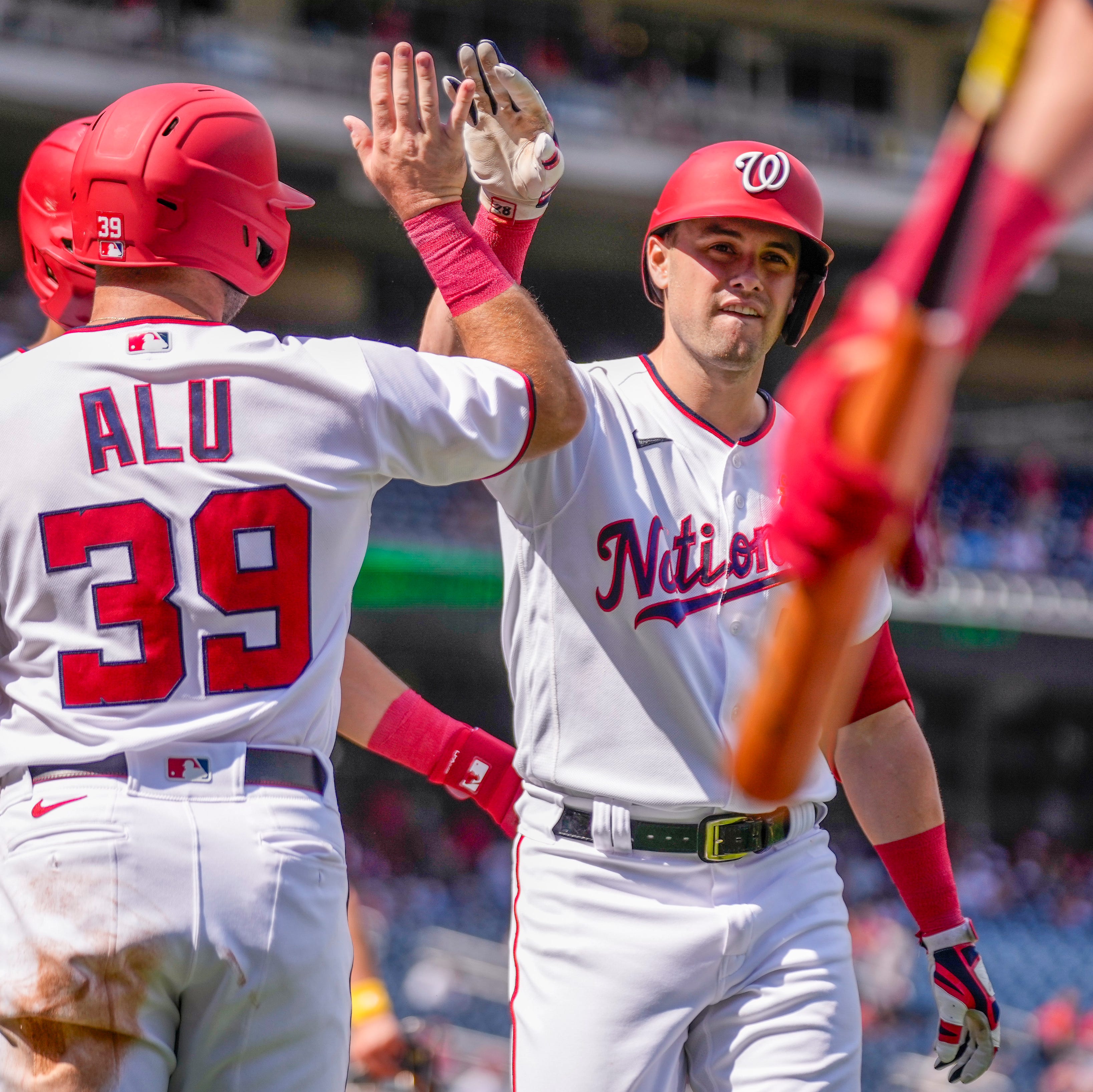 J.D. Martinez homers as Dodgers beat Nationals