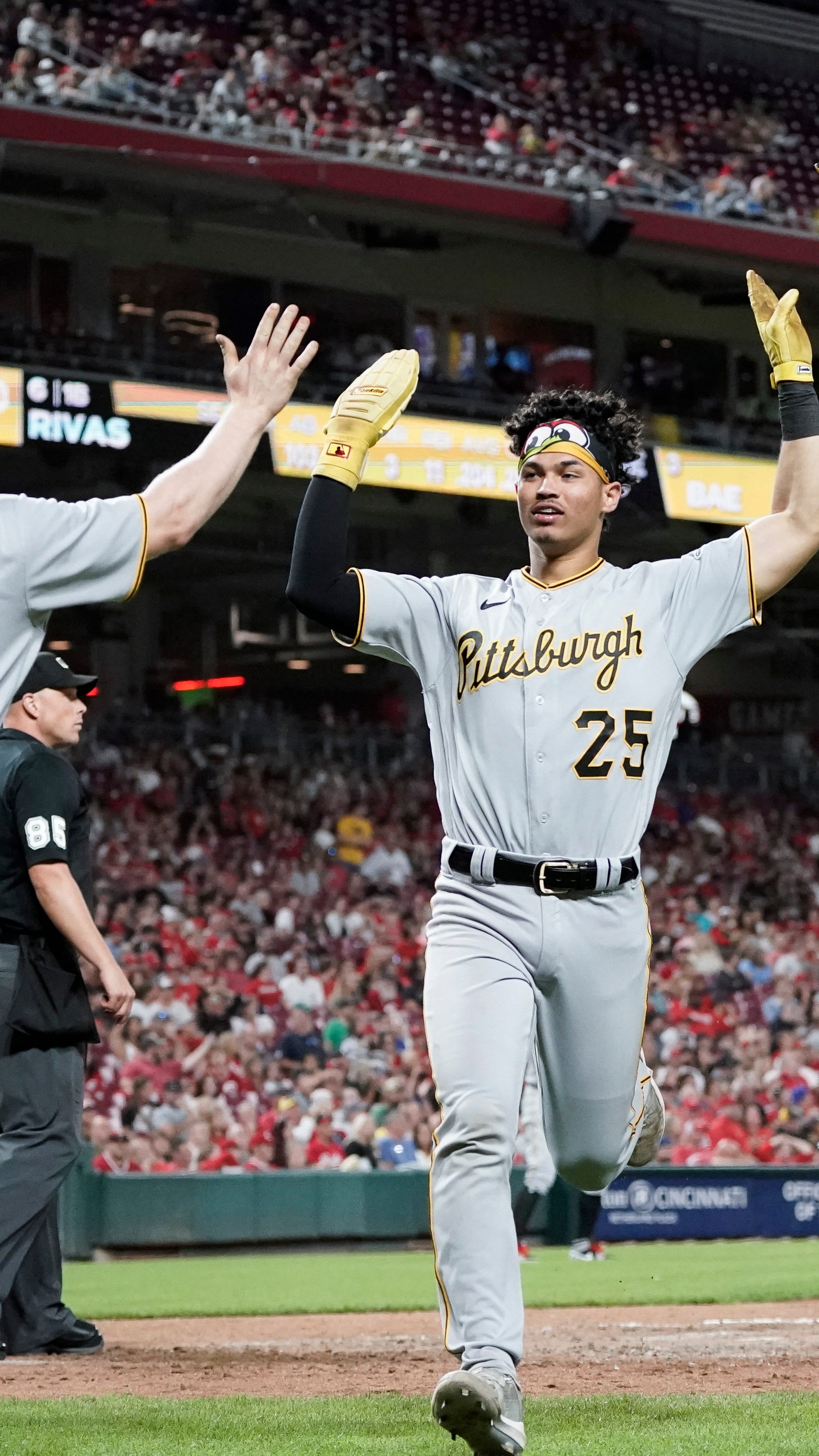 Pirates overcome 9-run deficit for first time since team started in 1882,  beat Reds 13-12, Sports