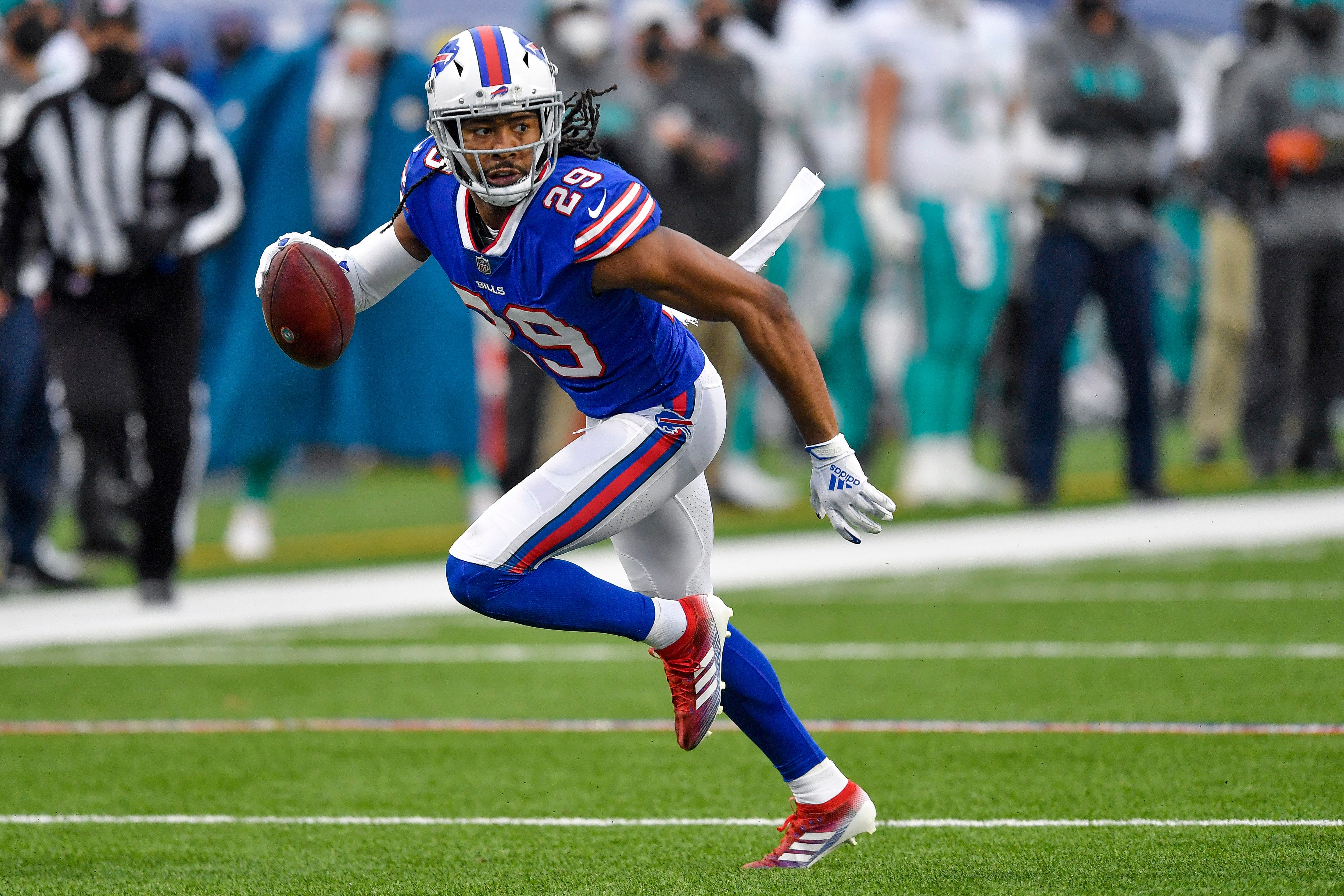 Miami Dolphins 31-34 Buffalo Bills: Josh Allen throws three