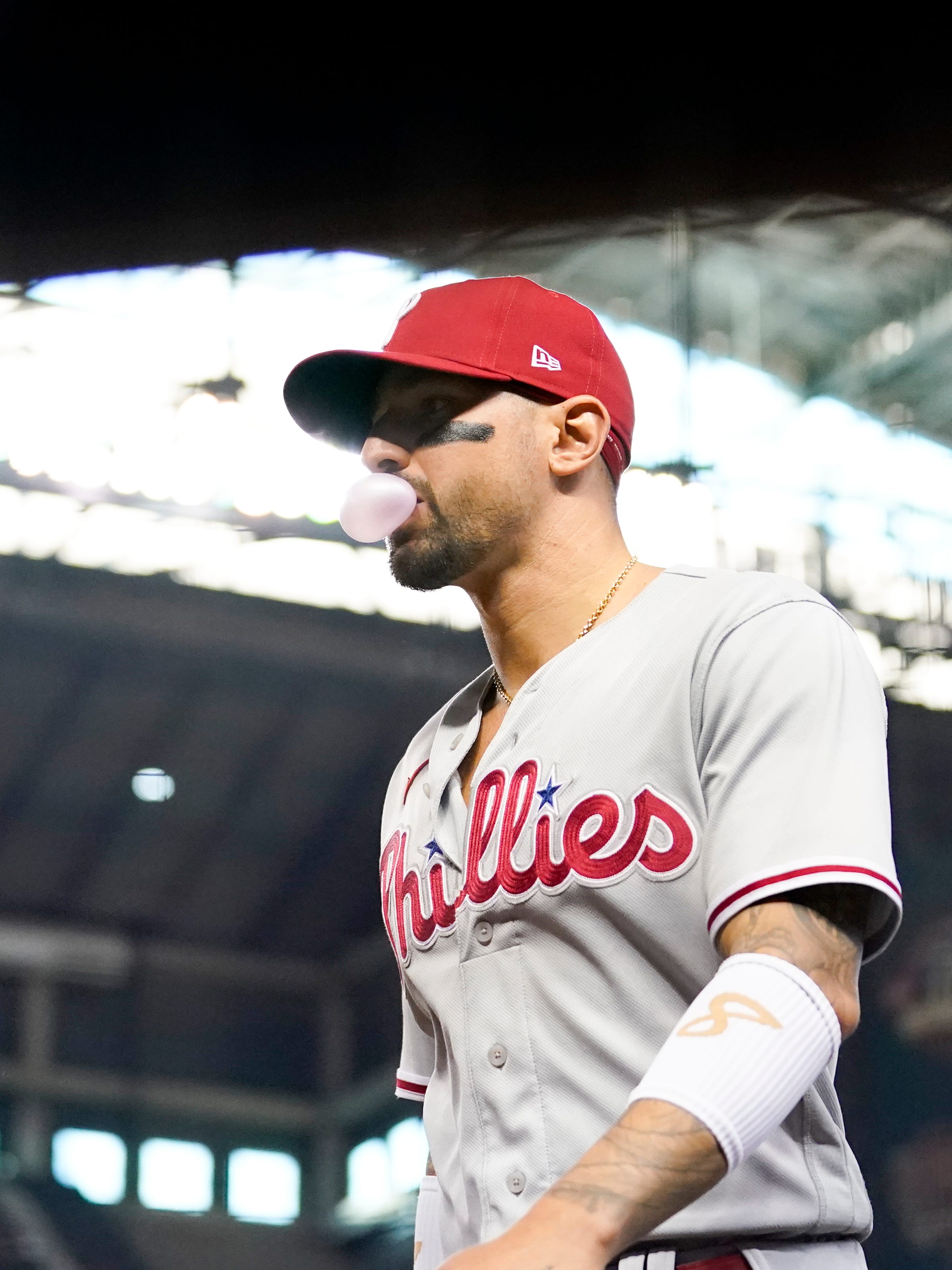 Phillies' bullpen fails late again in 6-5 loss to Diamondbacks, tying the  NLCS at 2-all