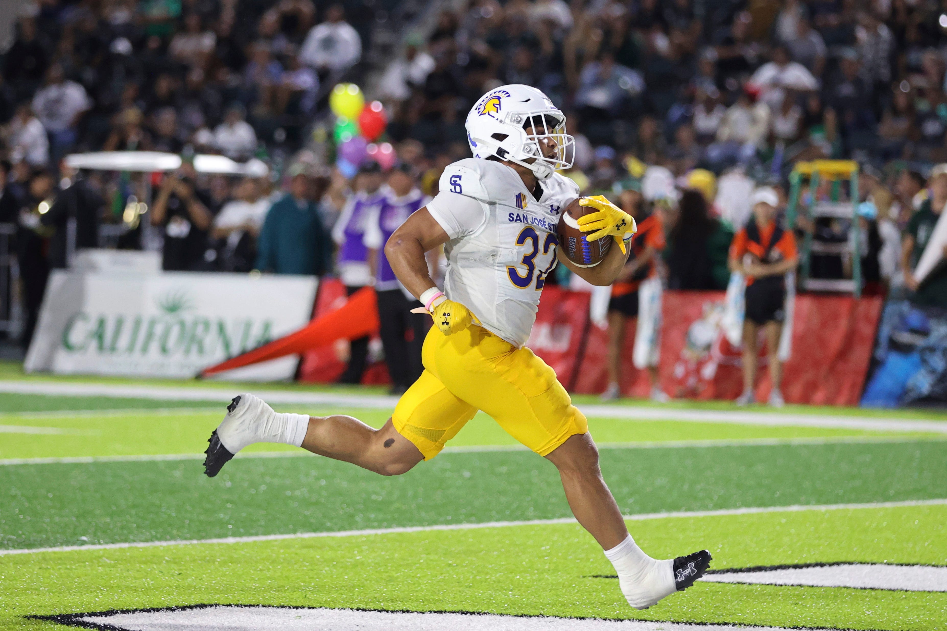 Sherrod's third touchdown run lifts Fresno State over Utah State