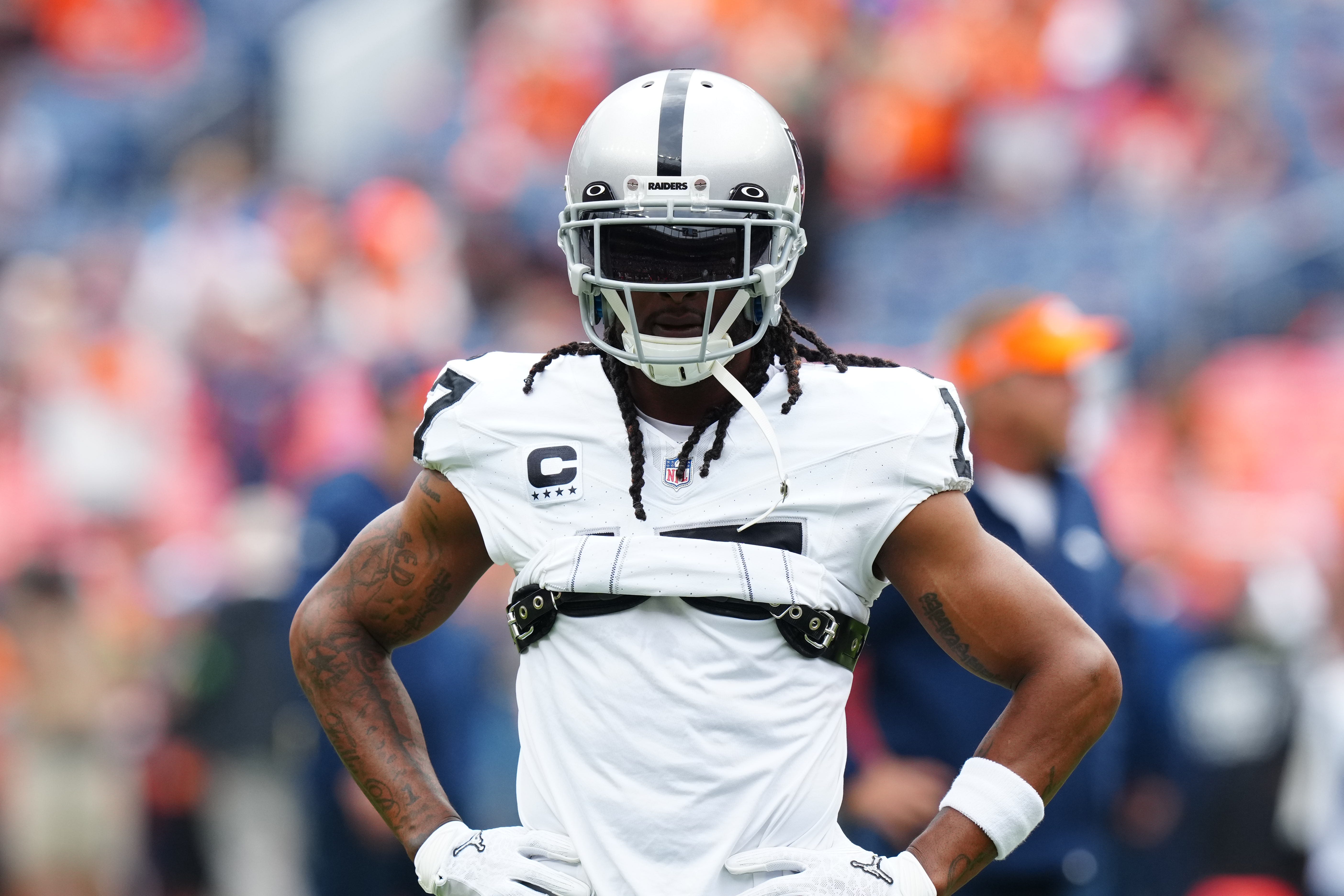 Houston, TX, USA. 30th Oct, 2022. Tennessee Titans linebacker Monty Rice  (56) during a game between