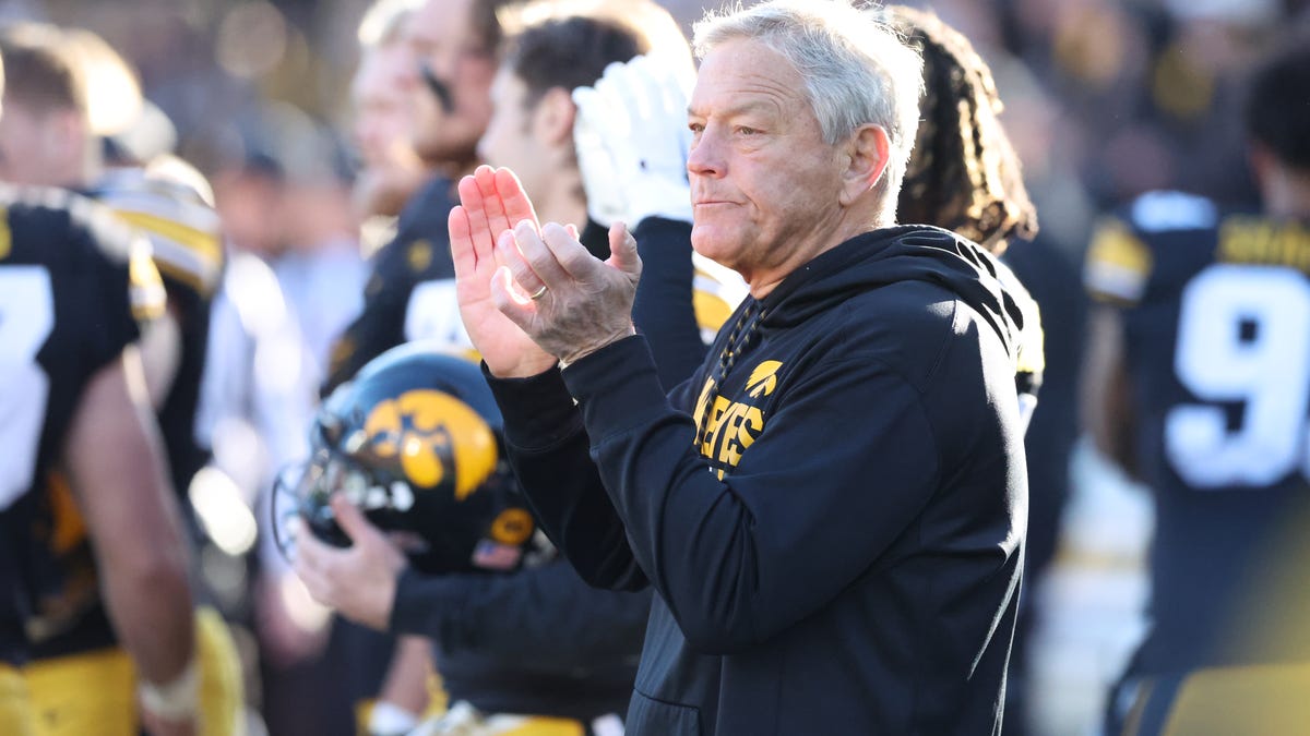 Iowa football adds Northwestern wide receiver Jacob Gill