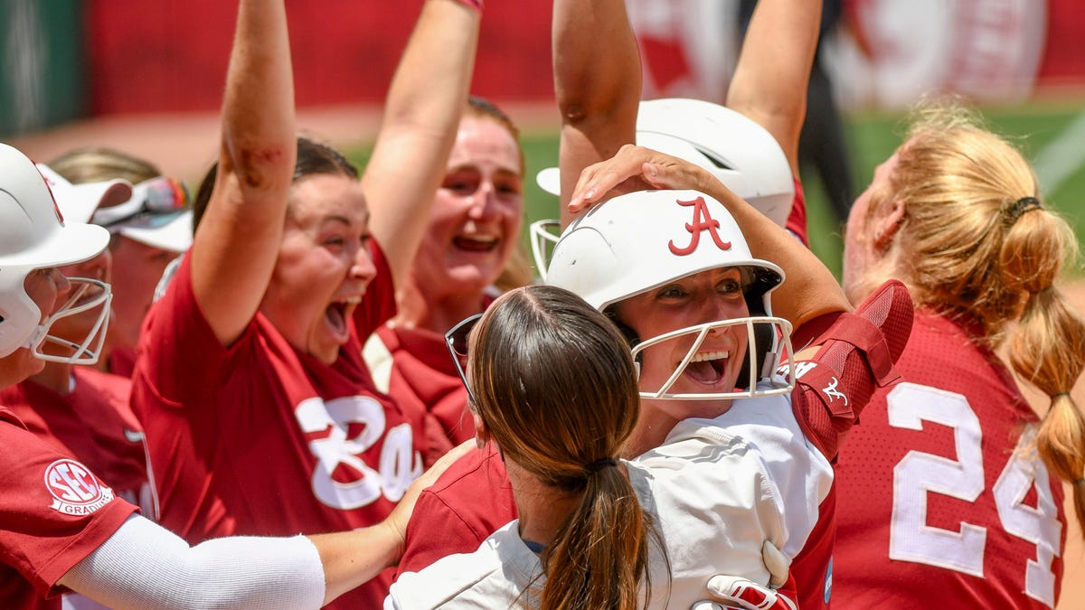 Who will Alabama softball play in 2024 Women’s College World Series?