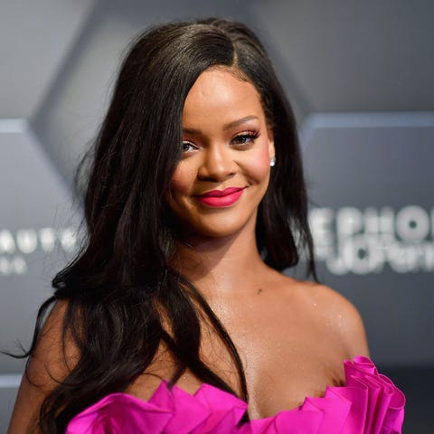 Rihanna officially reaches billionaire status