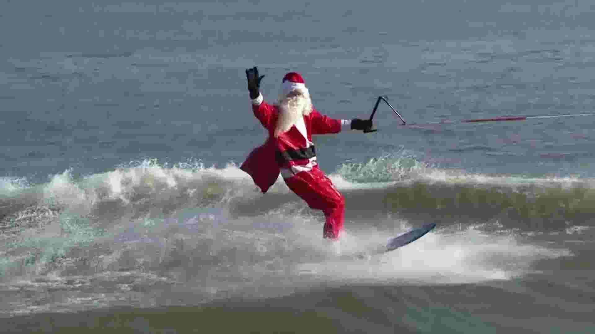 Santa water-skis on Potomac River in annual event