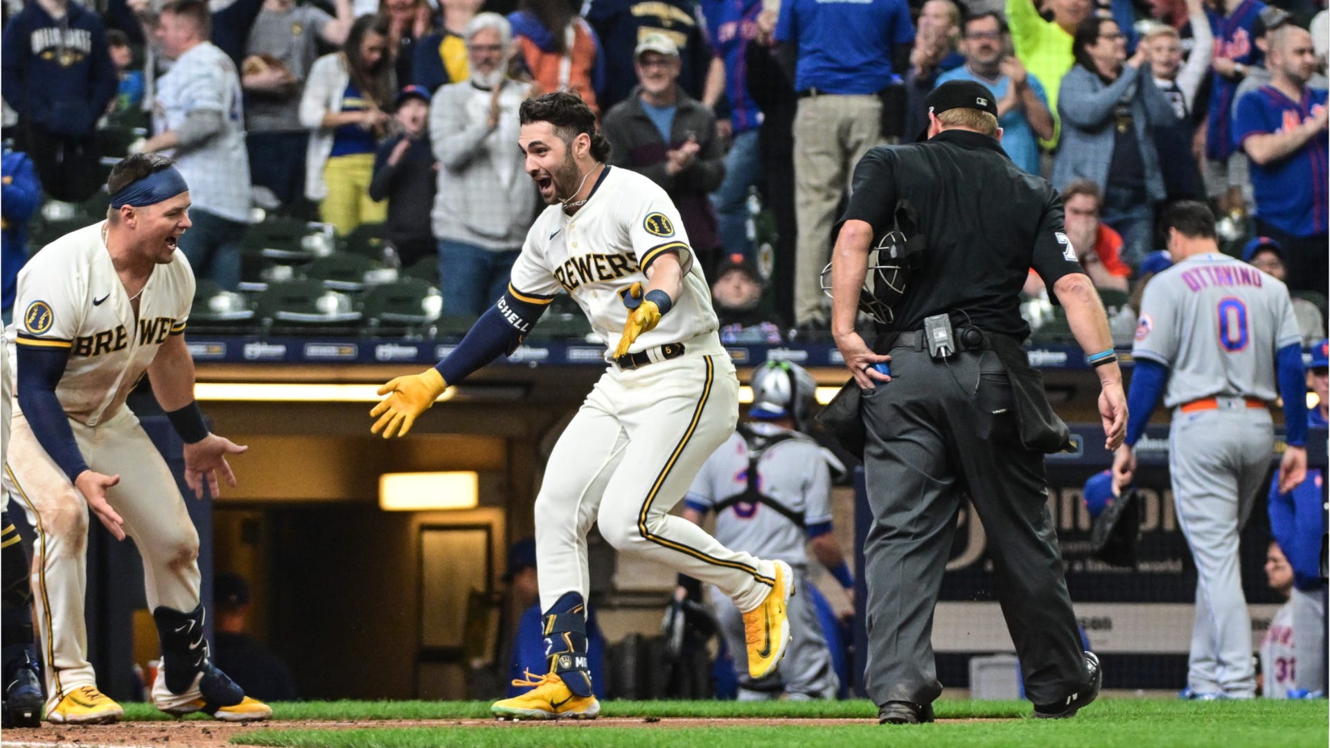 Garrett Mitchell plays hero in Brewers 7-6 walk-off victory over