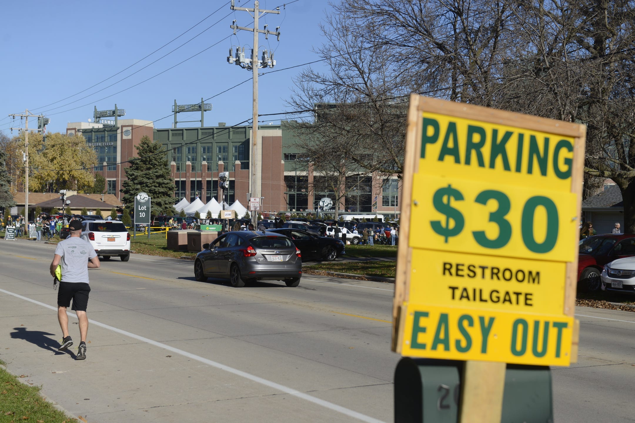 Find Green Bay Packers Parking near Lambeau Field for Home Games