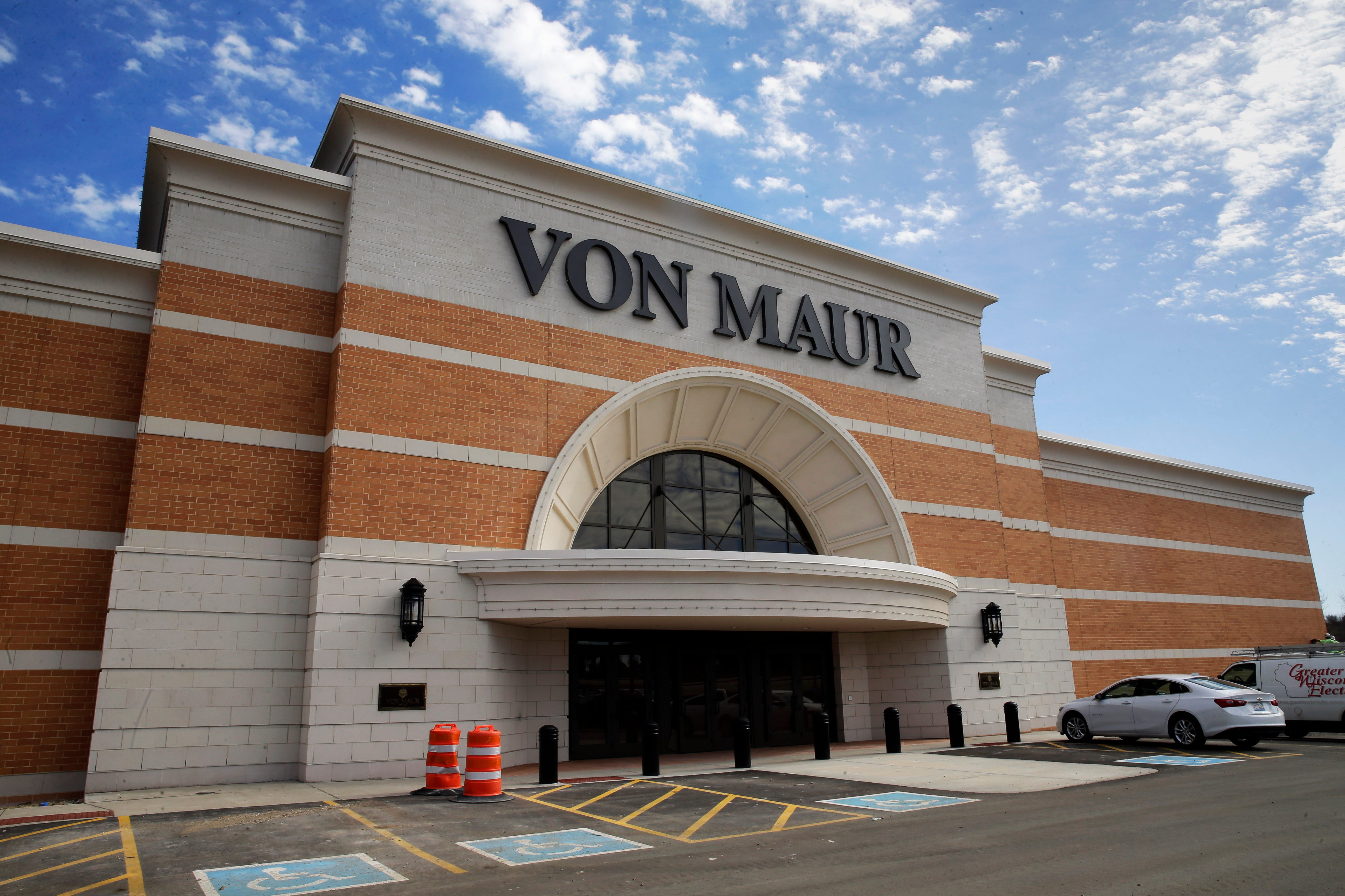Von Maur Department store takes shape