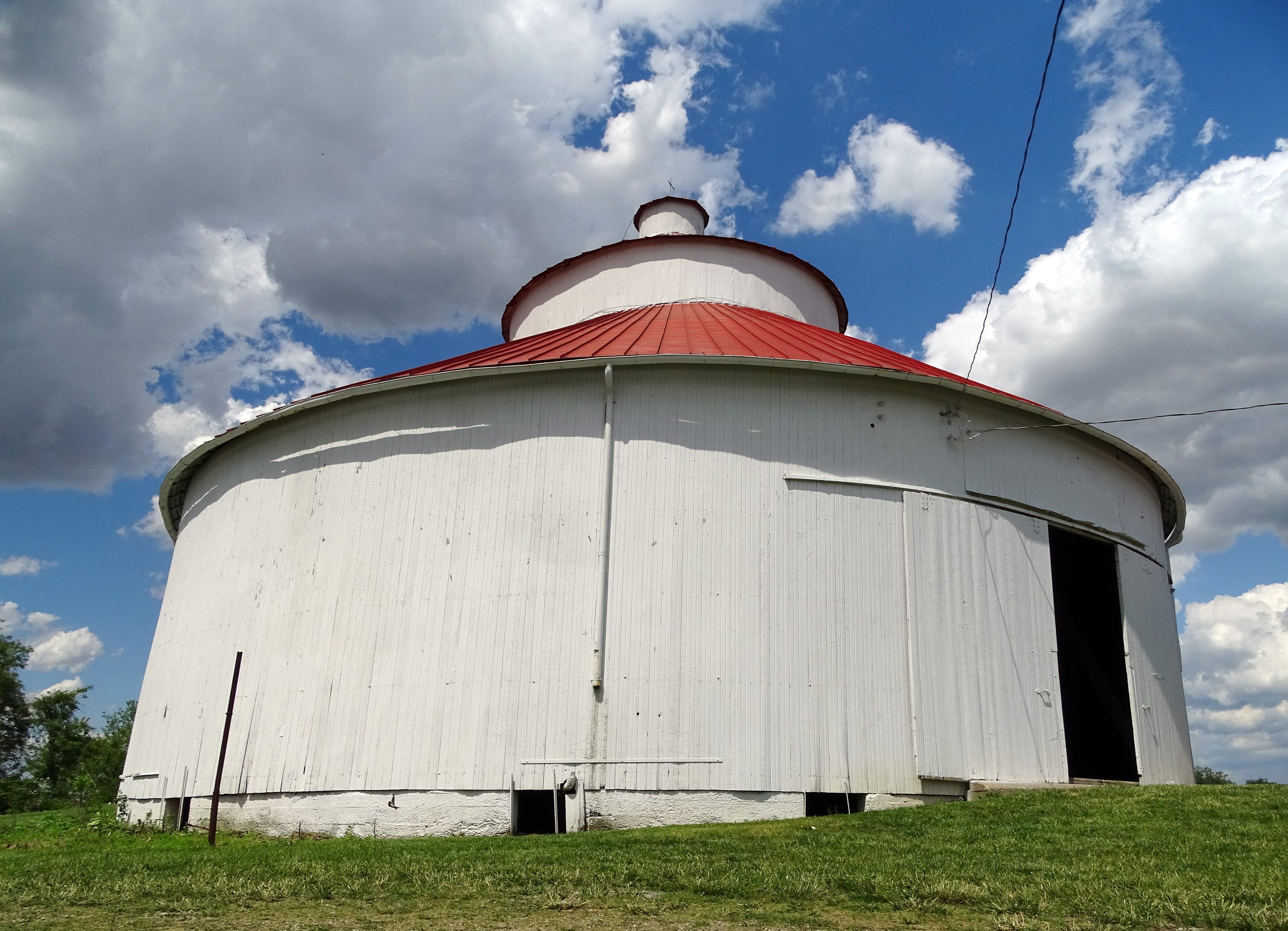 Maxwell Family Round Barn On Ohio 180