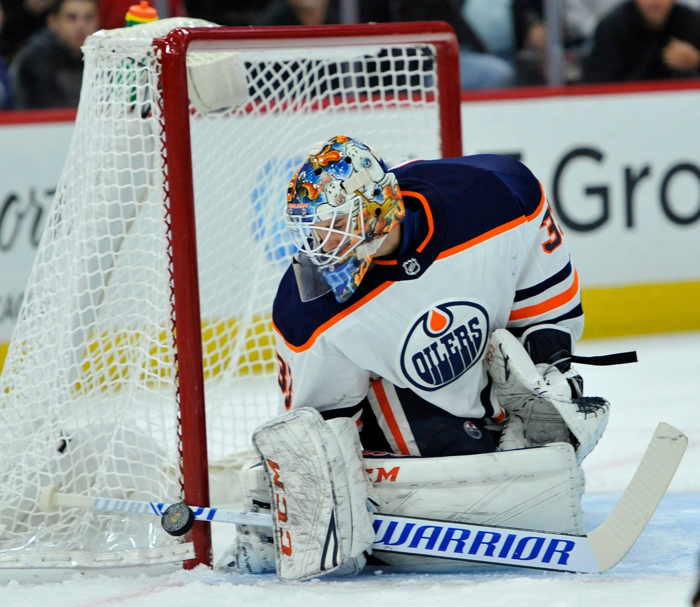 Mark Letestu scores in OT, Oilers beat Blackhawks 2-1