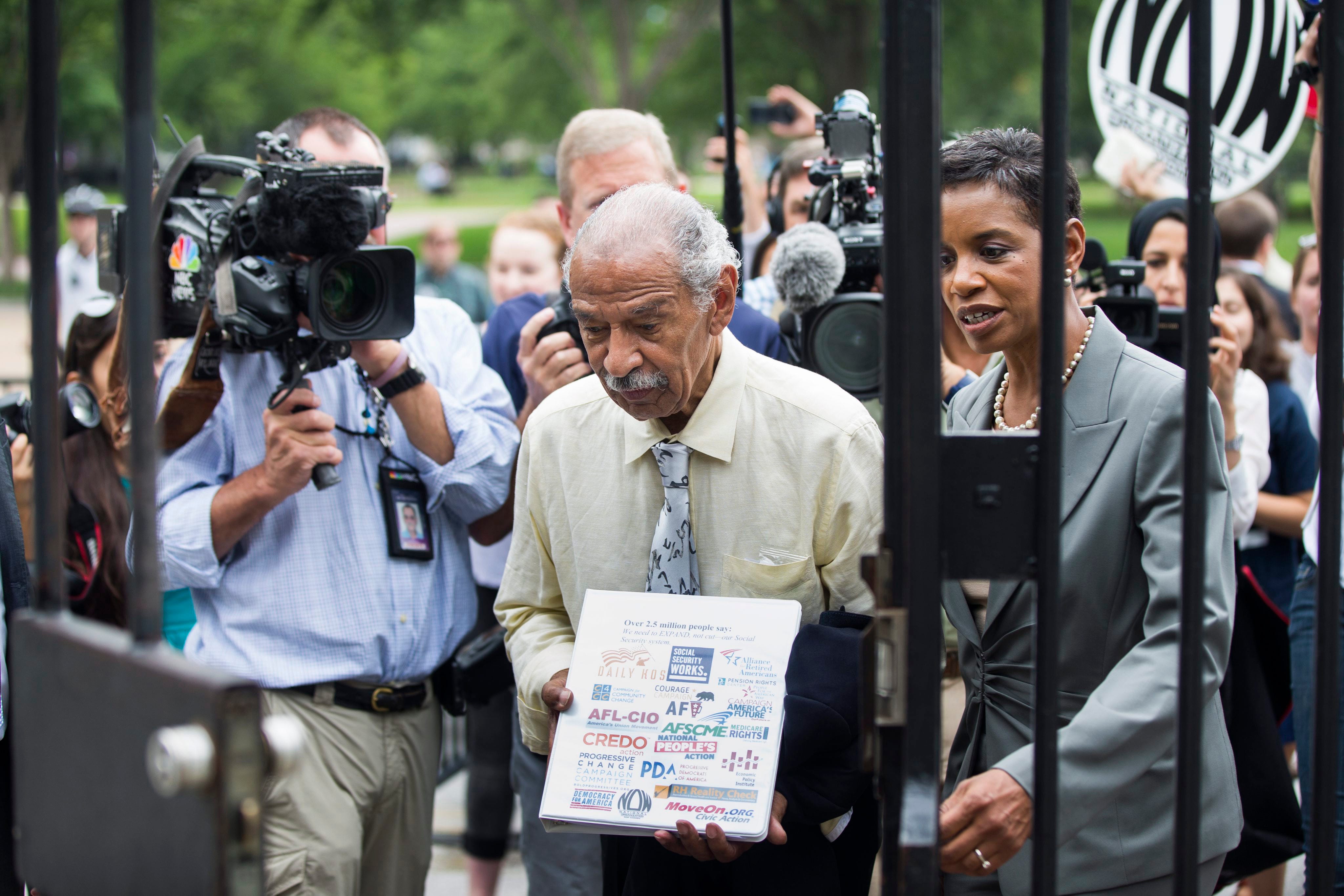 Conyers returns home amid reports that he is being pushed to resign ...