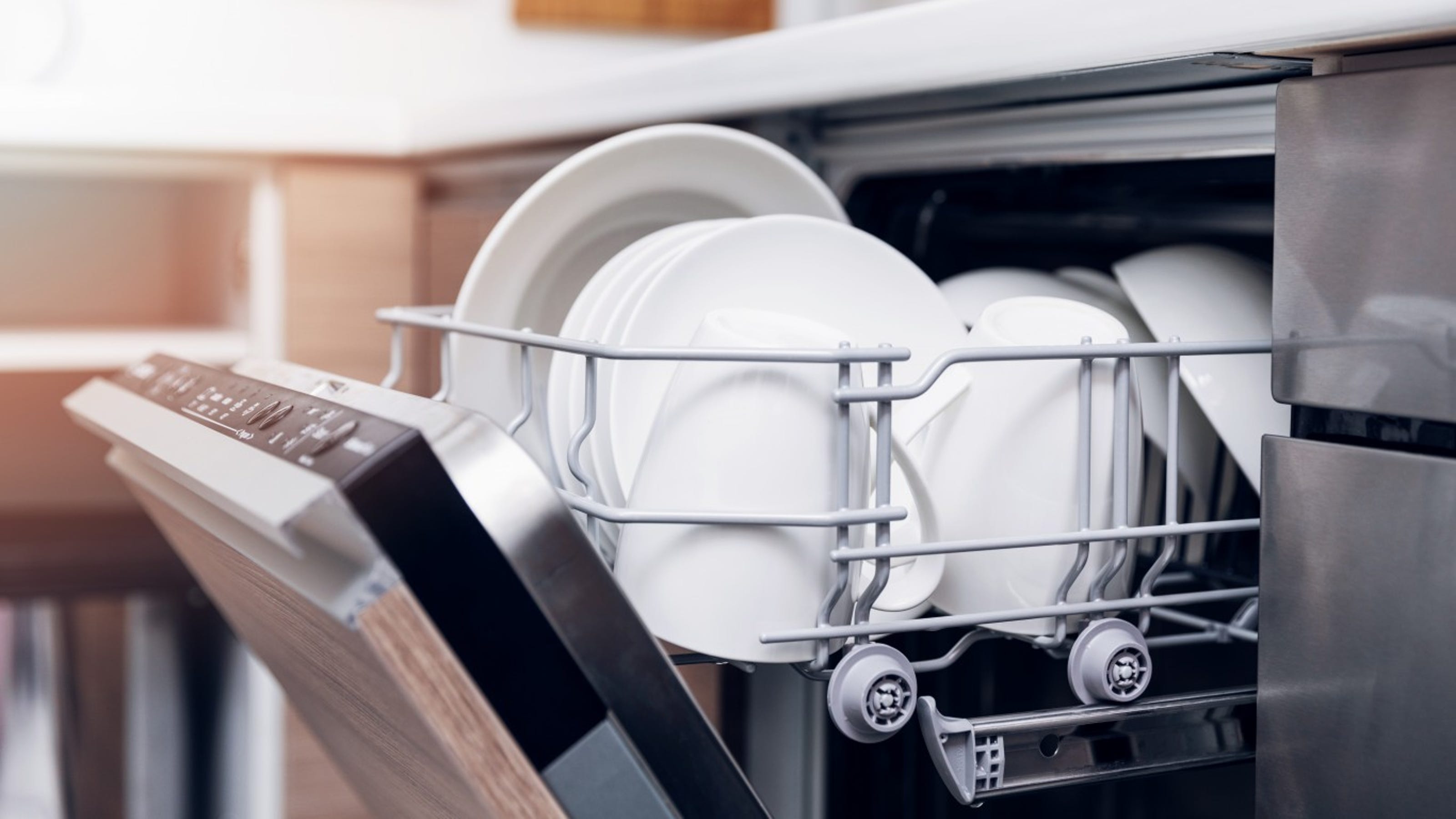 the-best-way-to-load-your-dishwasher-according-to-an-expert