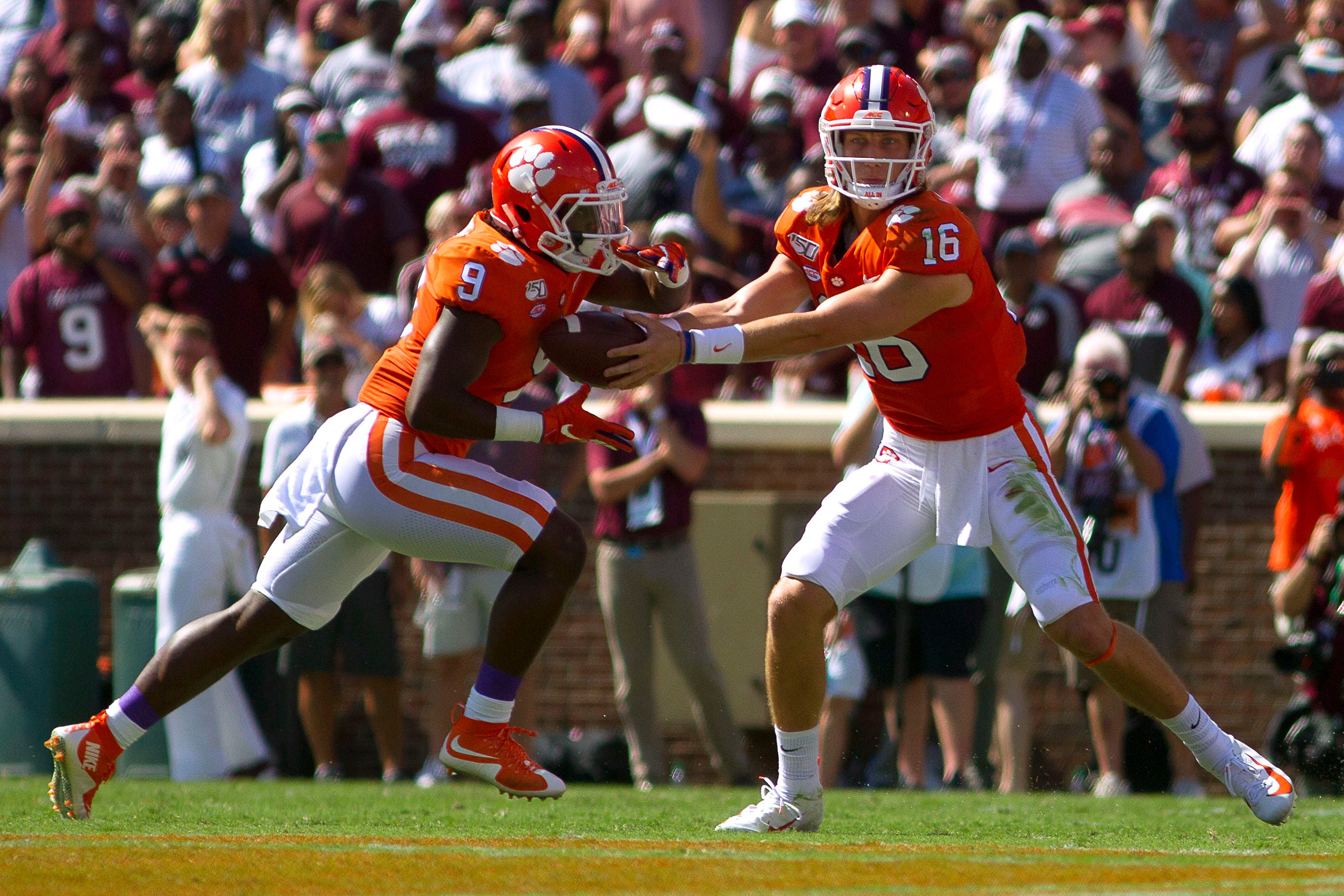 Heisman Watch How Clemson Is Looking For More From Travis Etienne