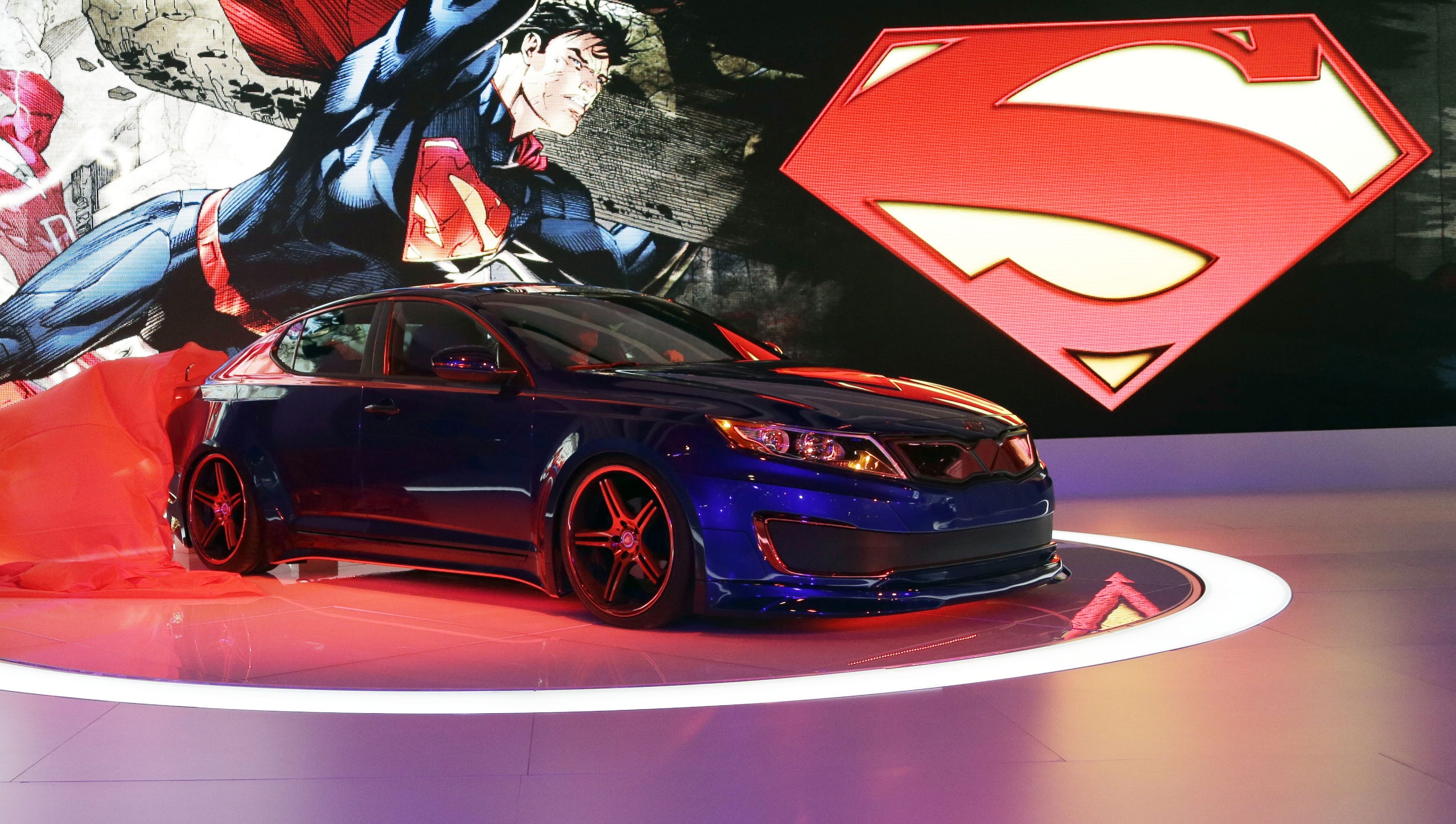trui pastel Geven Drive On: Kia's Superman concept appears at Chicago show