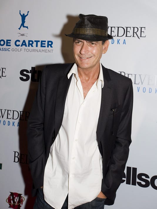 Charlie Sheen Apologizes For Gay Slur 