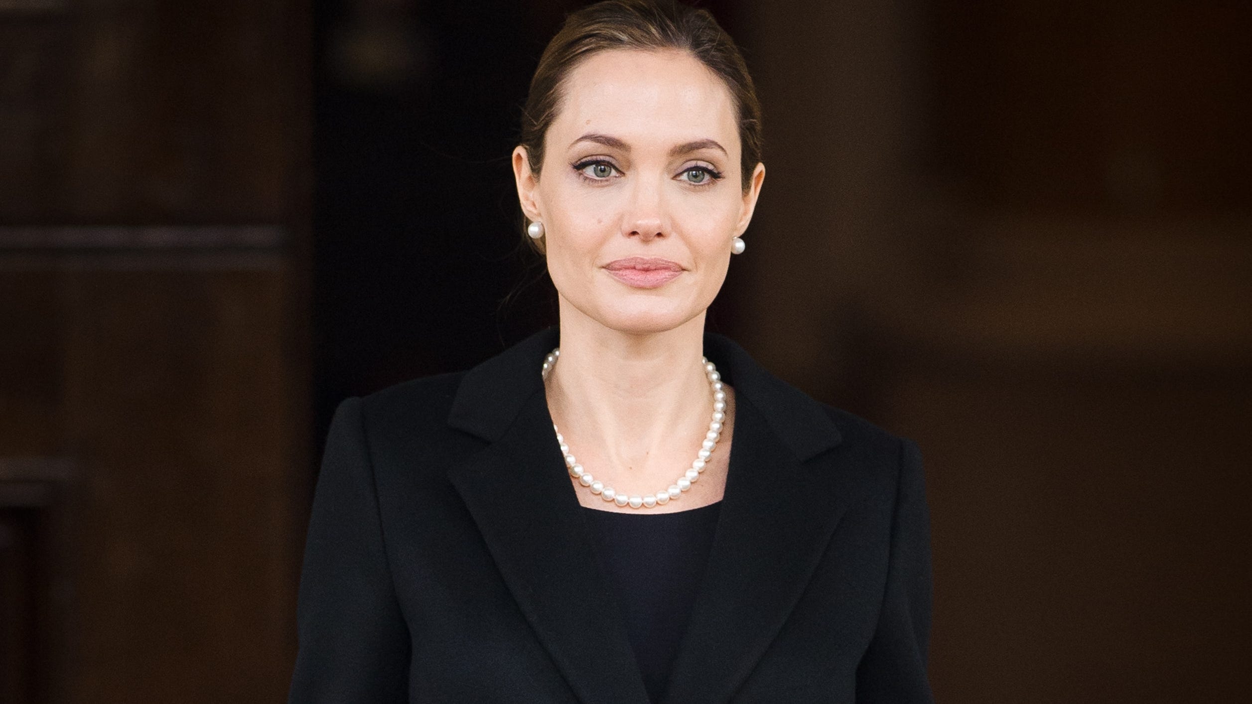Angelina Jolie's breast cancer op-ed may have cost the health system $14  million in unnecessary tests - Vox