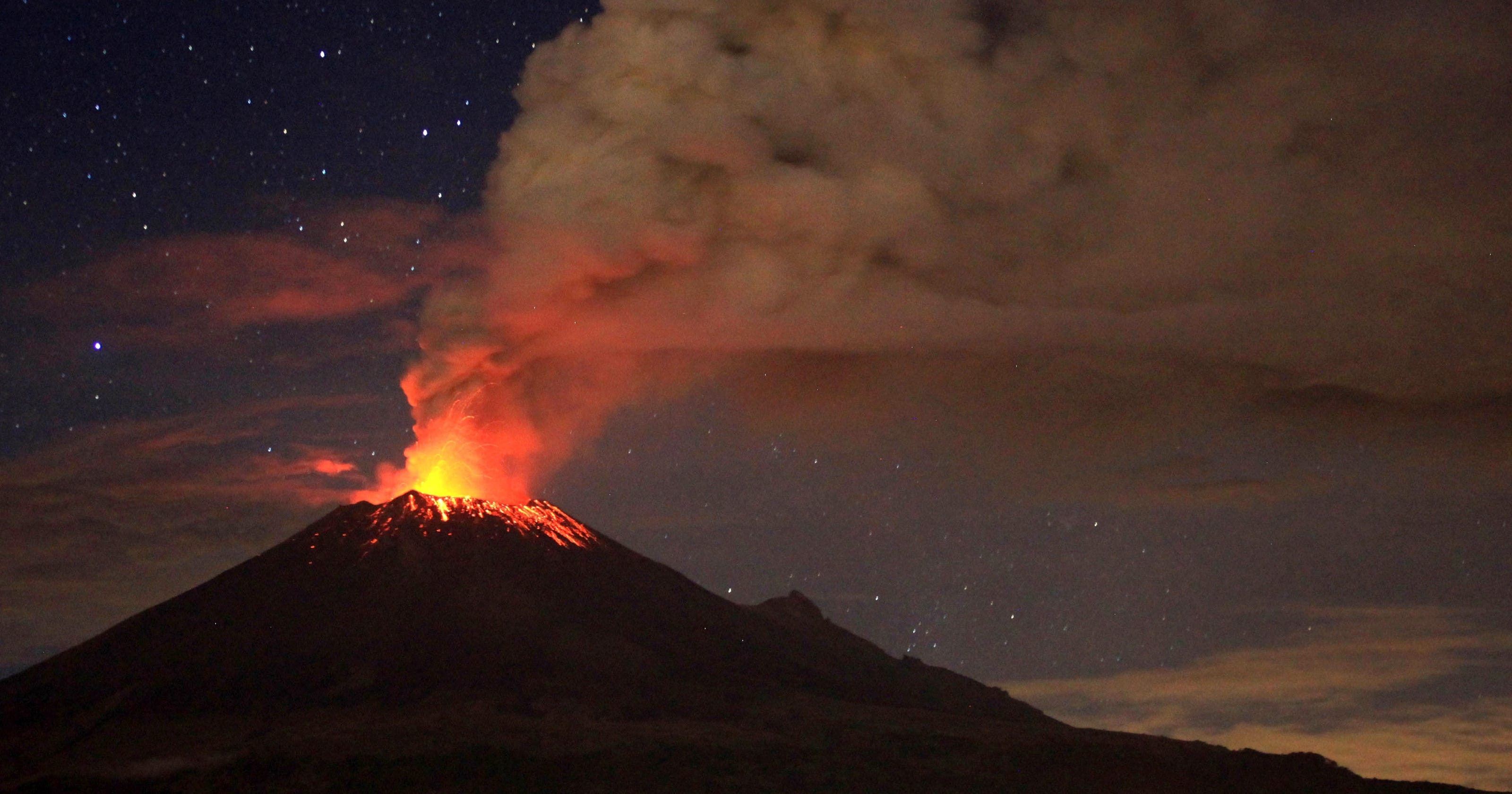 Mexico volcano spits 2 mile-high ash cloud