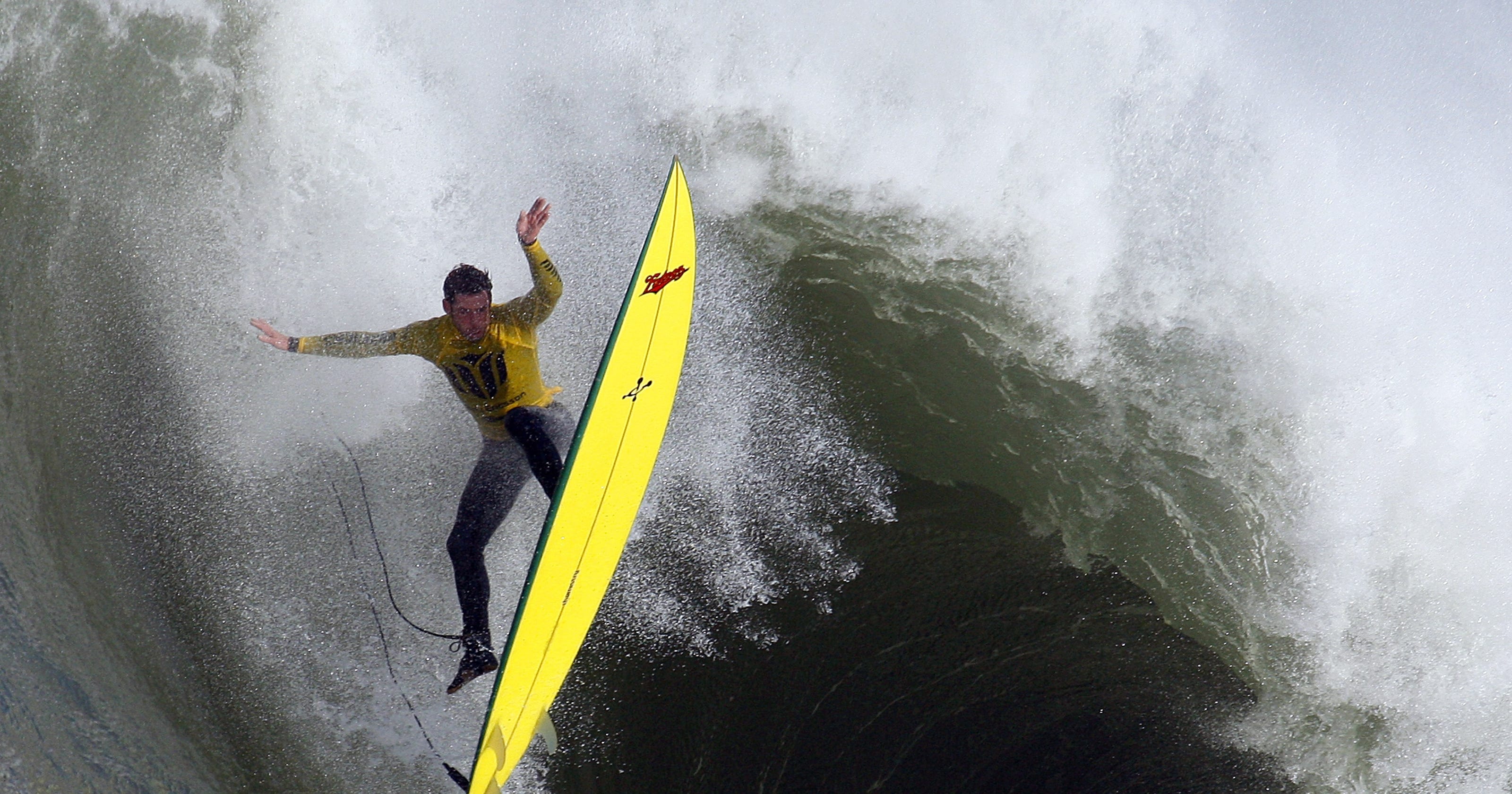 world-s-best-big-wave-surfers-compete-at-mavericks