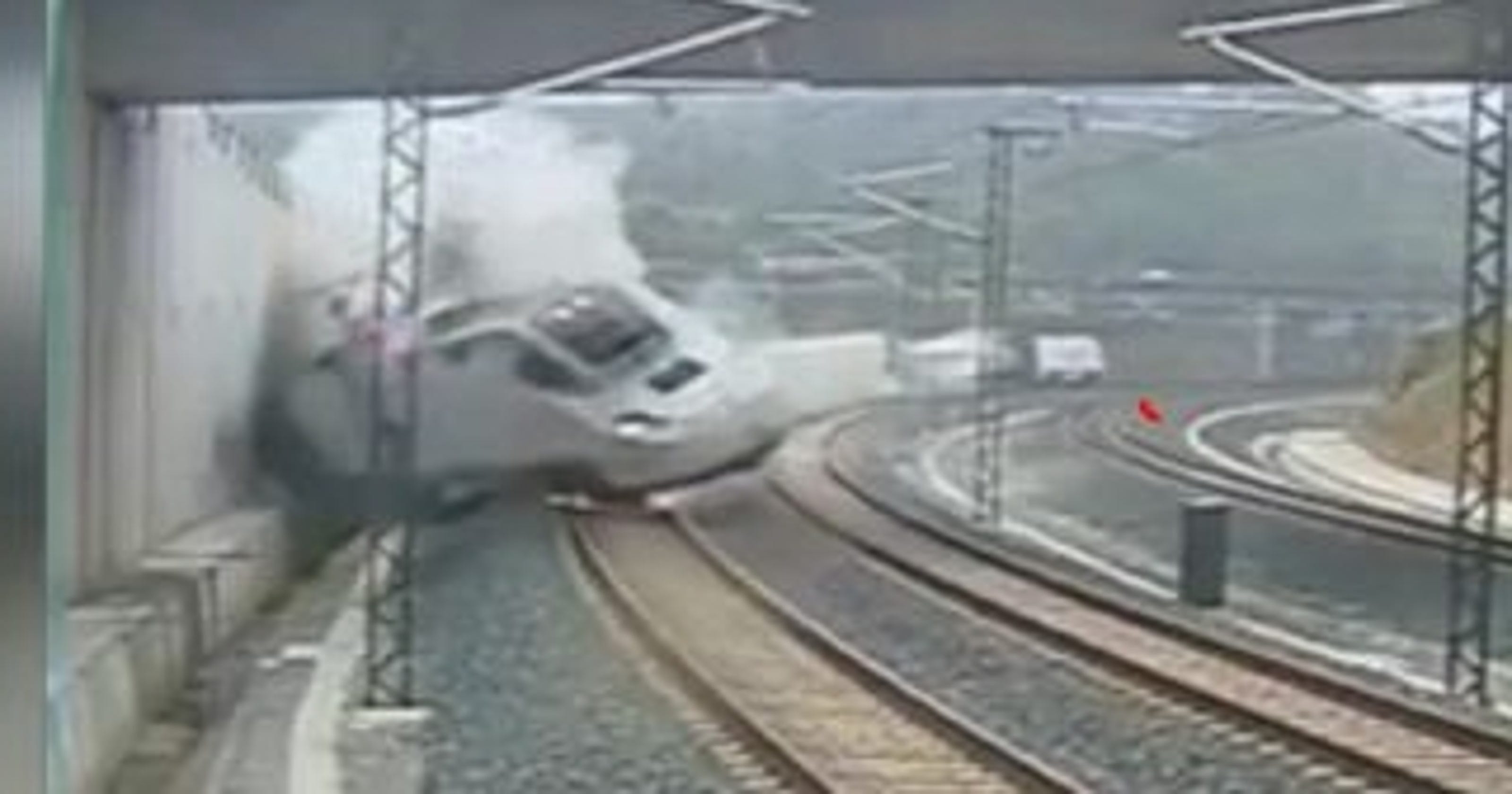 Video shows the moment of the Spain train crash