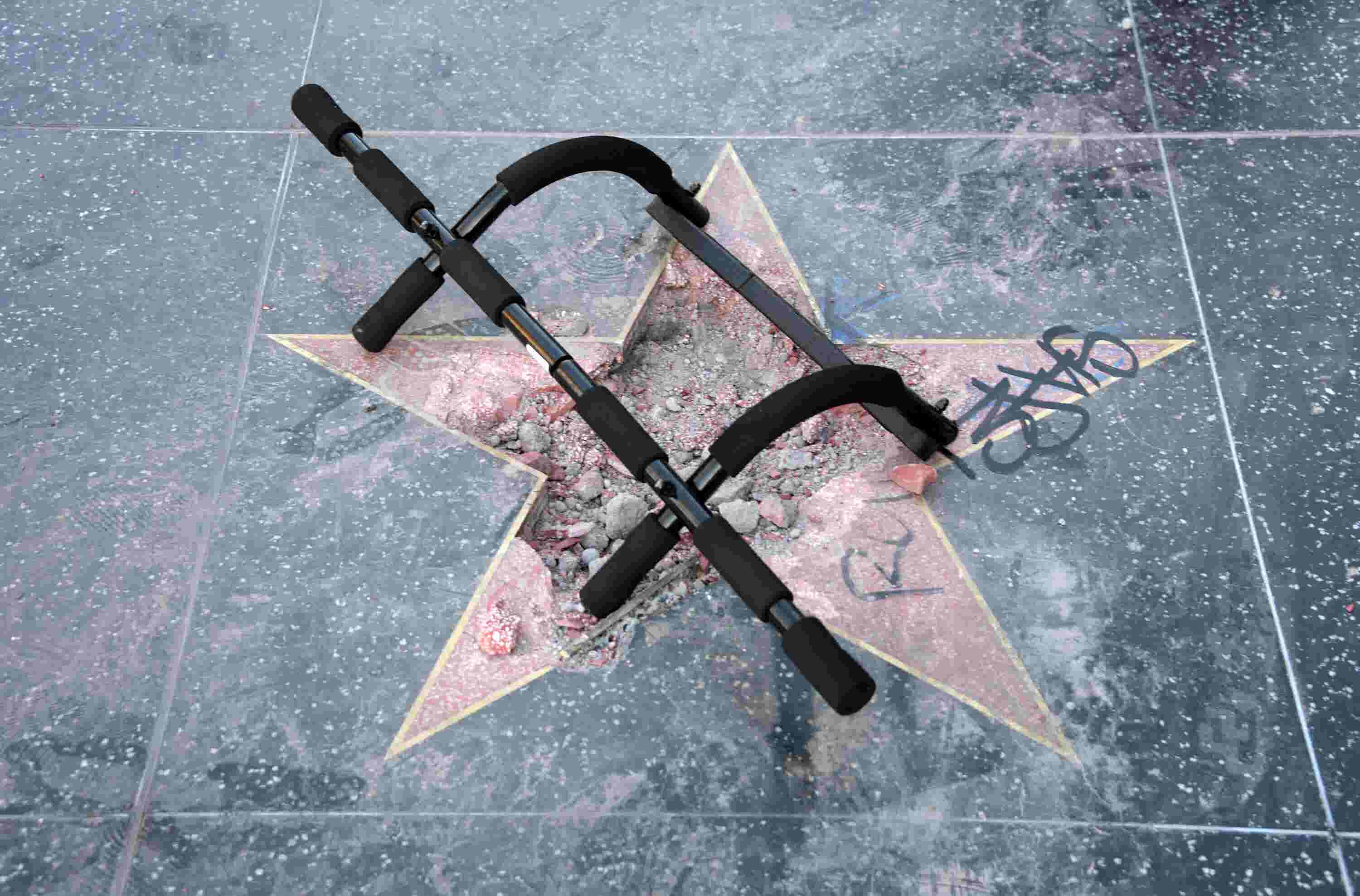 Donald Trump S Star On Hollywood Walk Of Fame Smashed To Bits