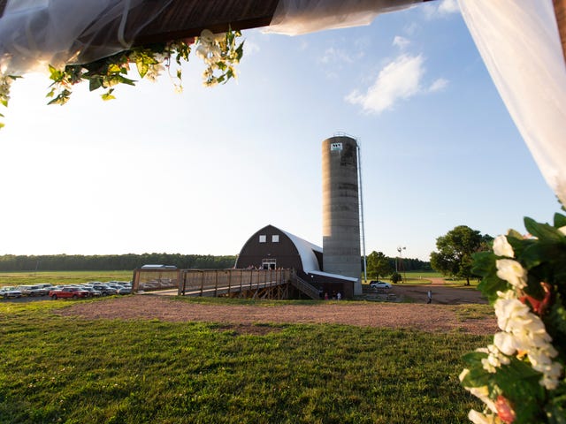 Wedding Barns Won T Need Liquor Licenses Evers Administration Says