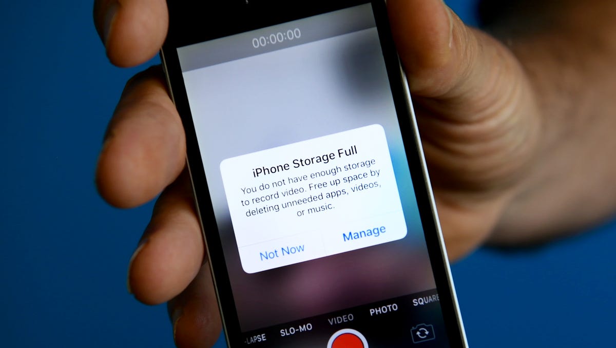 8/26/18 11:21:41 PM --- FOR TALKING TECH COLUMN --- Los Angeles, CA, U.S.A.: The dreaded "Storage Full" message on an Apple iPhone. USA TODAY's "Talking Tech" columnist Jefferson Graham has three cloud storage recommendations. Photo by Robert Hanashiro, USA TODAY Staff