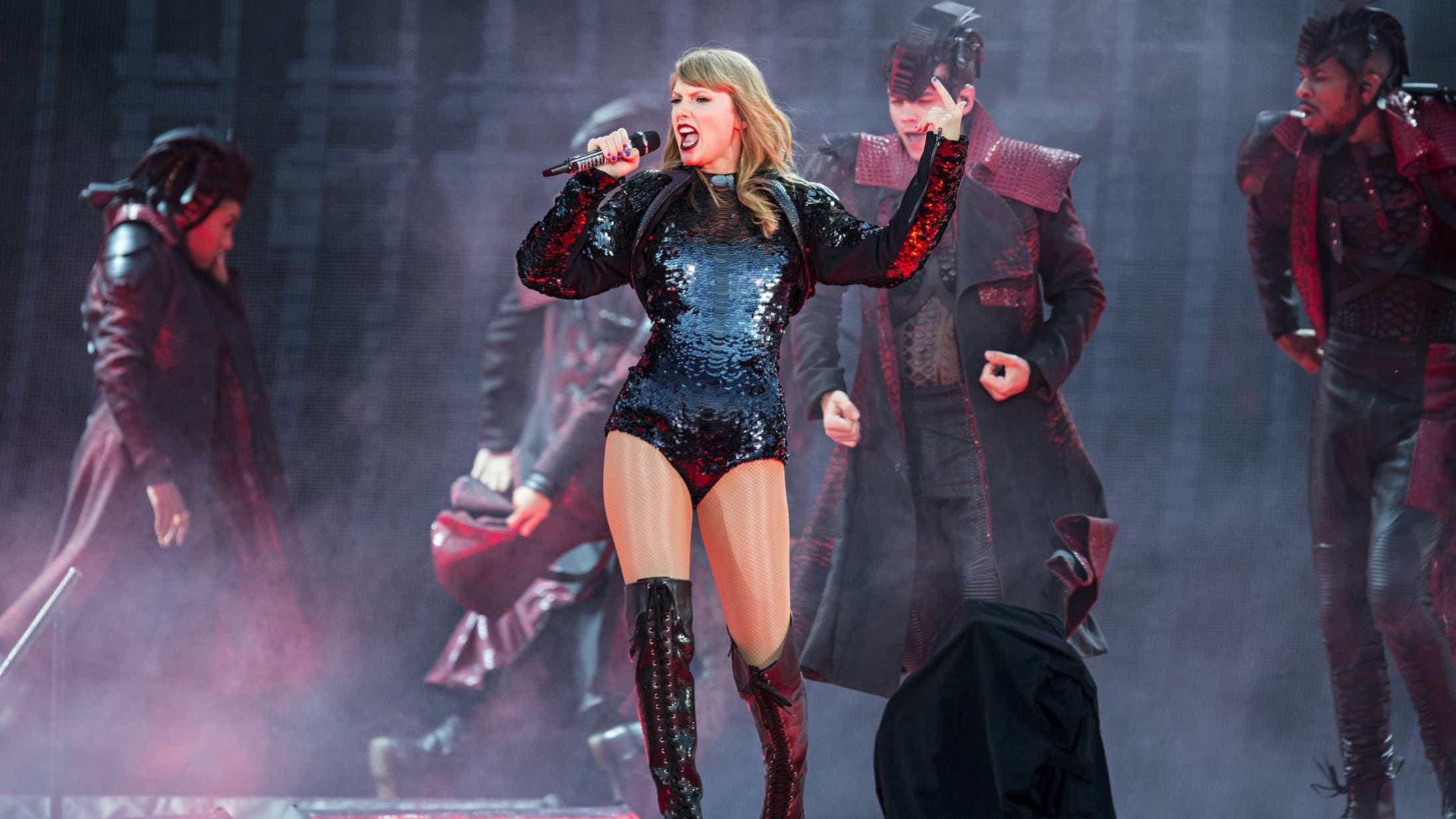 4 Ways Taylor Swift Aced Her Stadium Challenge In Indianapolis