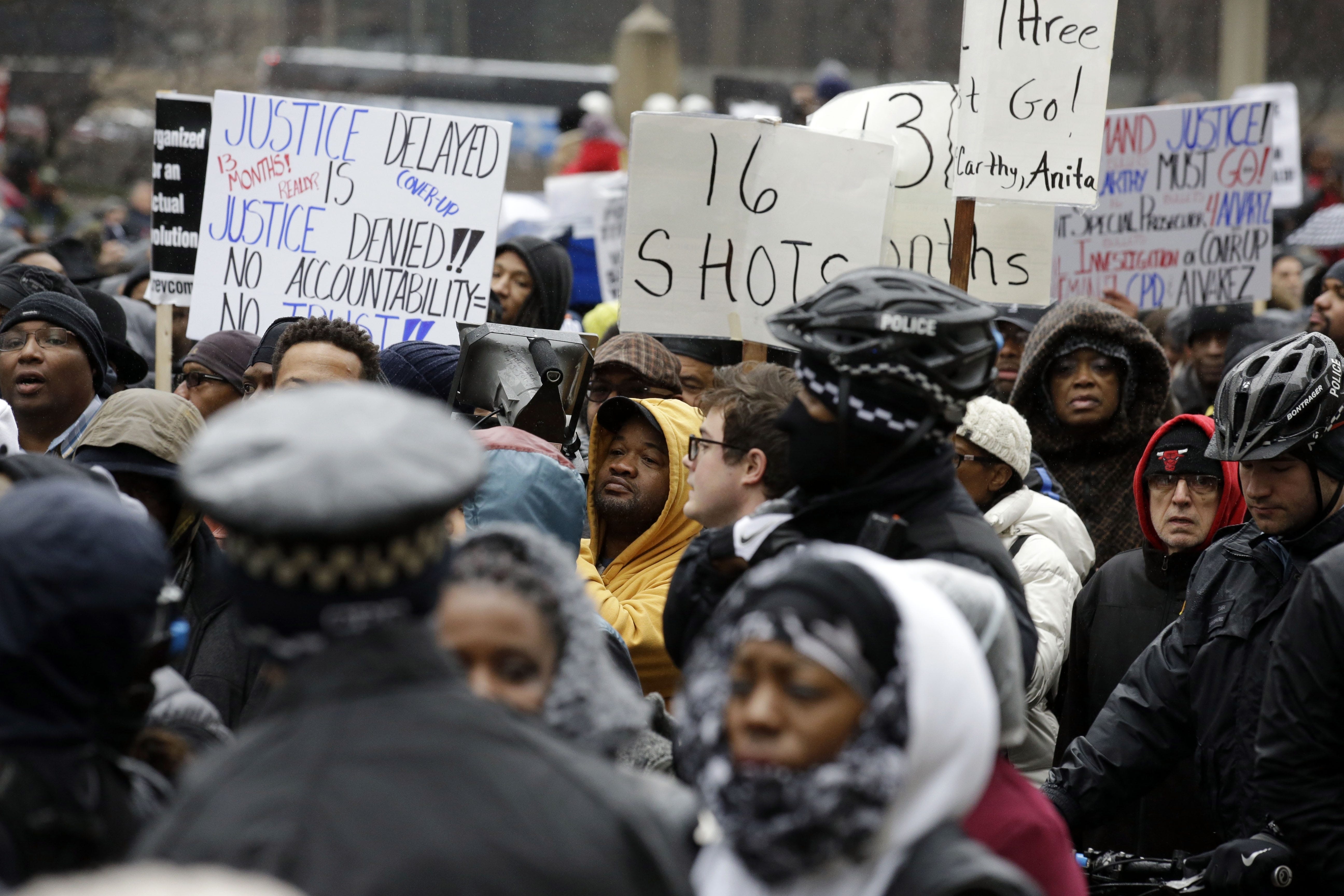 Laquan McDonald Shooting: Chicago Cop Says Murder Charge Is Political