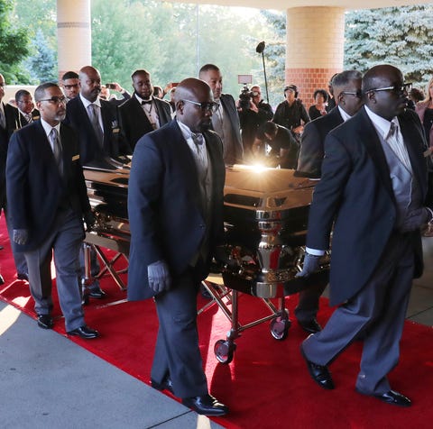 Aretha Franklin's casket arrives at Greater Grace...