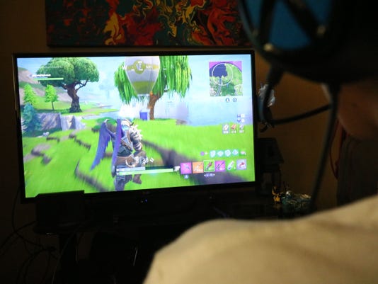 sixthgrader plays fortnite - how to play fortnite on iphone 6 2019