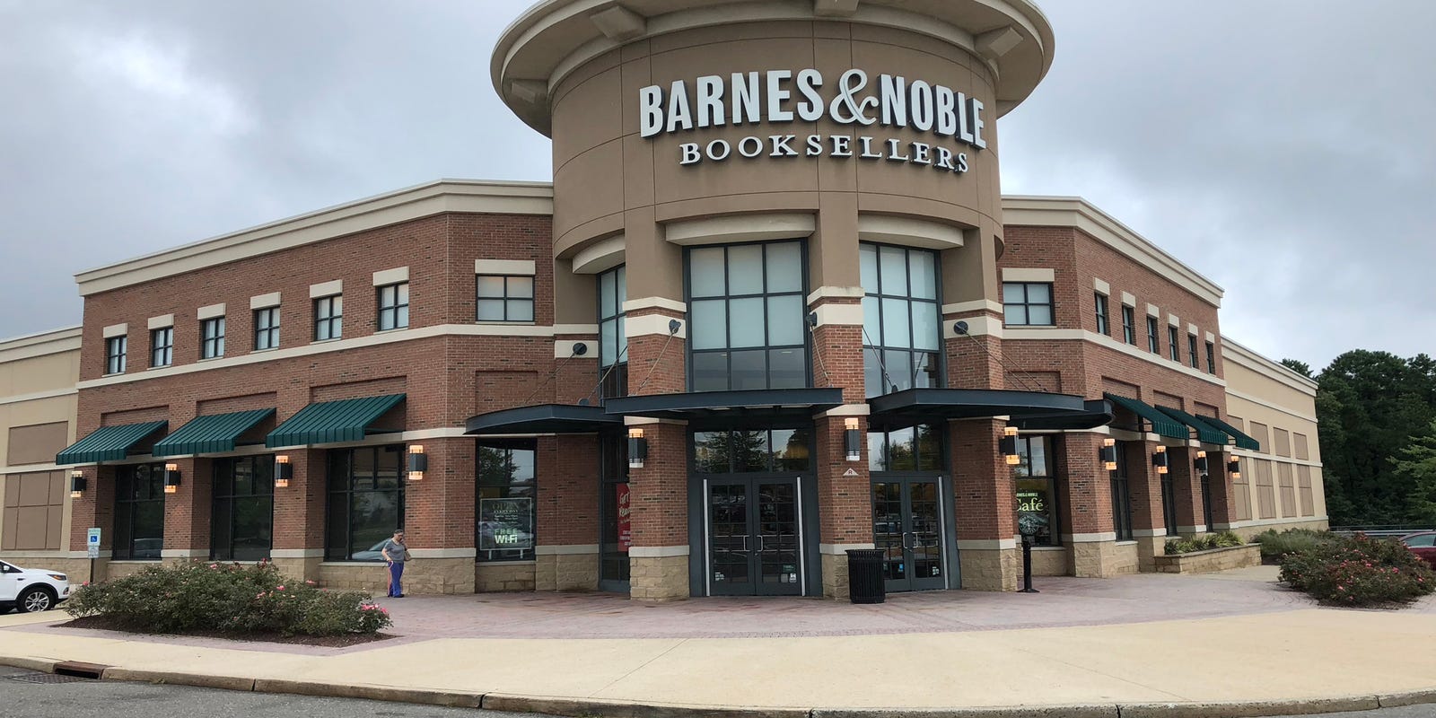 Barnes Noble Howell Store Closing