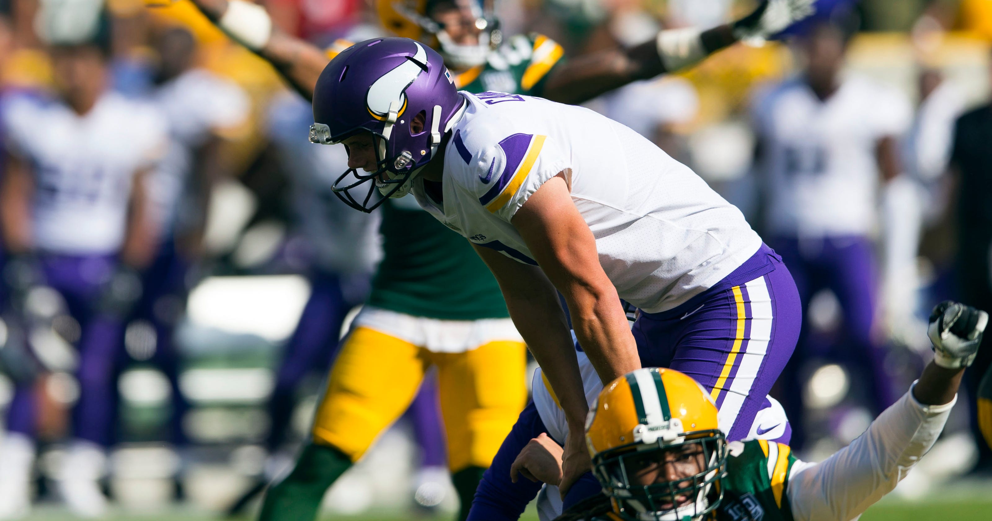 Daniel Carlson, Vikings kicker, has three costly missed FGs in tie