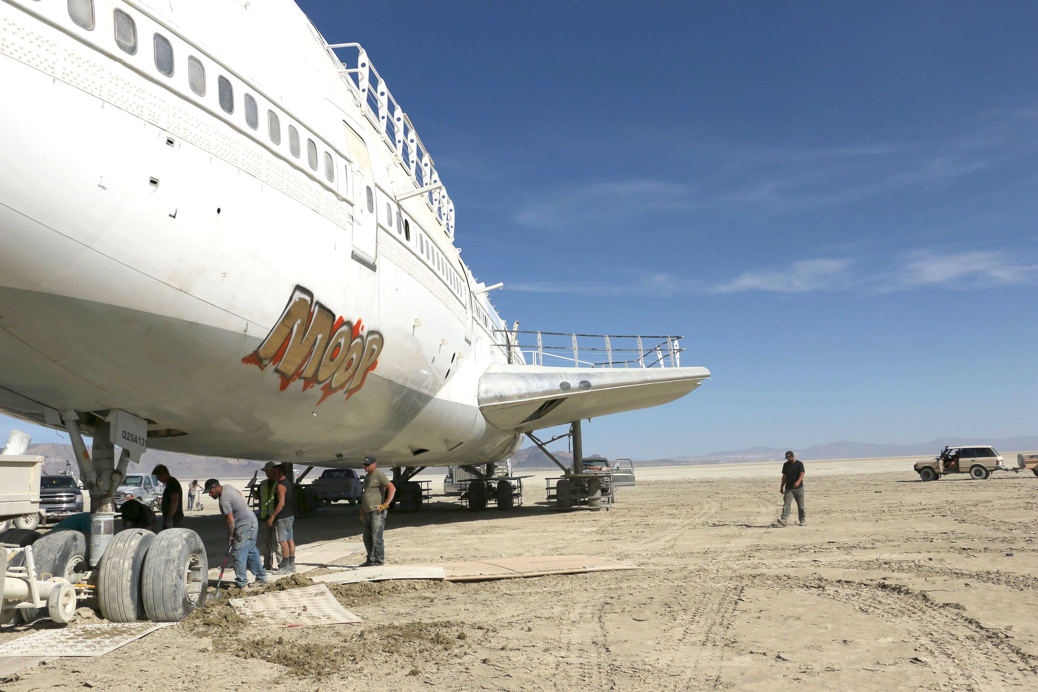 Watch Burning Man airplane still stuck on playa