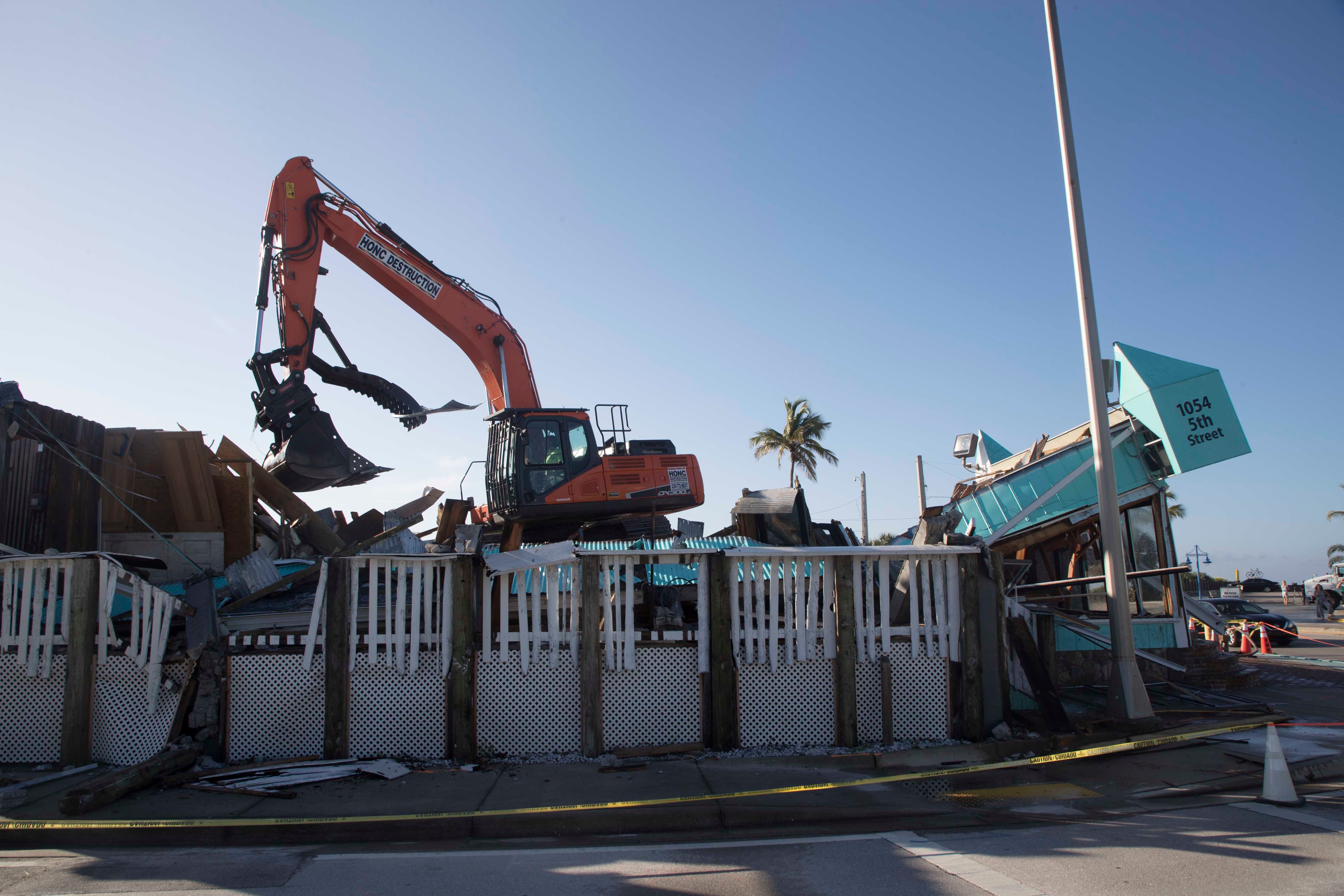 Video Former Ocean Jewels At Base Of Fort Myers Beach Bridge Demolished