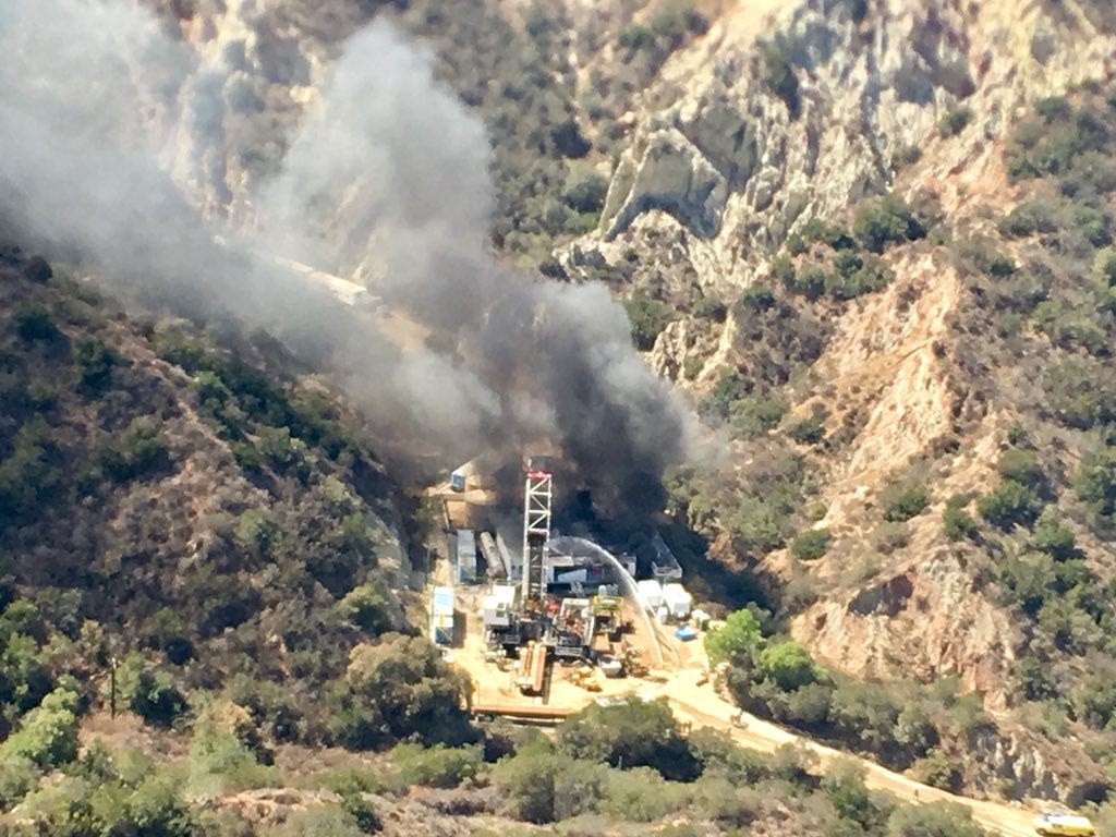 Oil Well Fire Outside Santa Paula Sends Smoke Skyward, Closes South ...