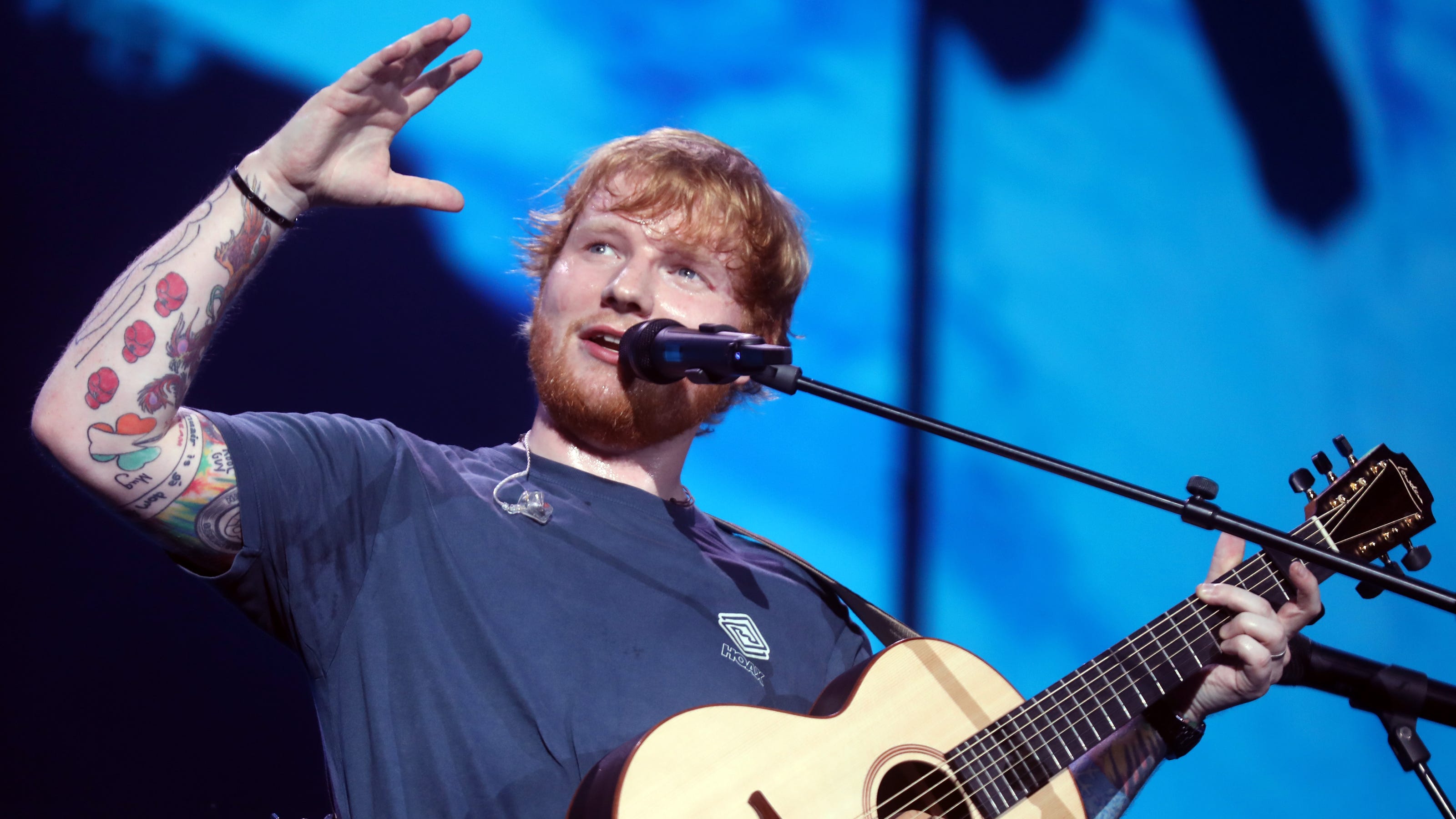 Ed Sheeran plays Nashville's Nissan Stadium all by himself