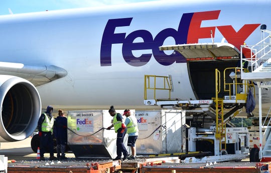 Amazon buying FedEx possible, analysts say, but does it make sense?