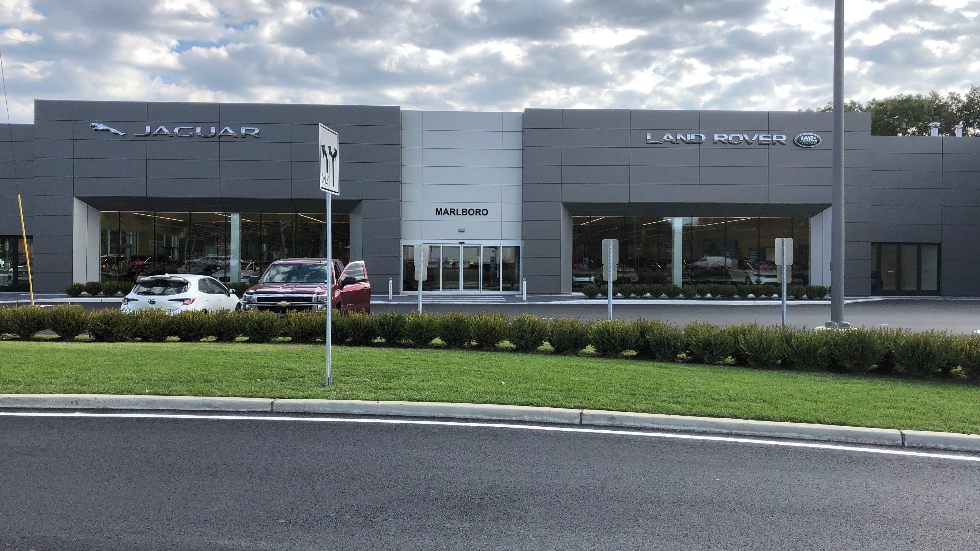 Ray Catena opens gleaming Jaguar Land Rover dealership in