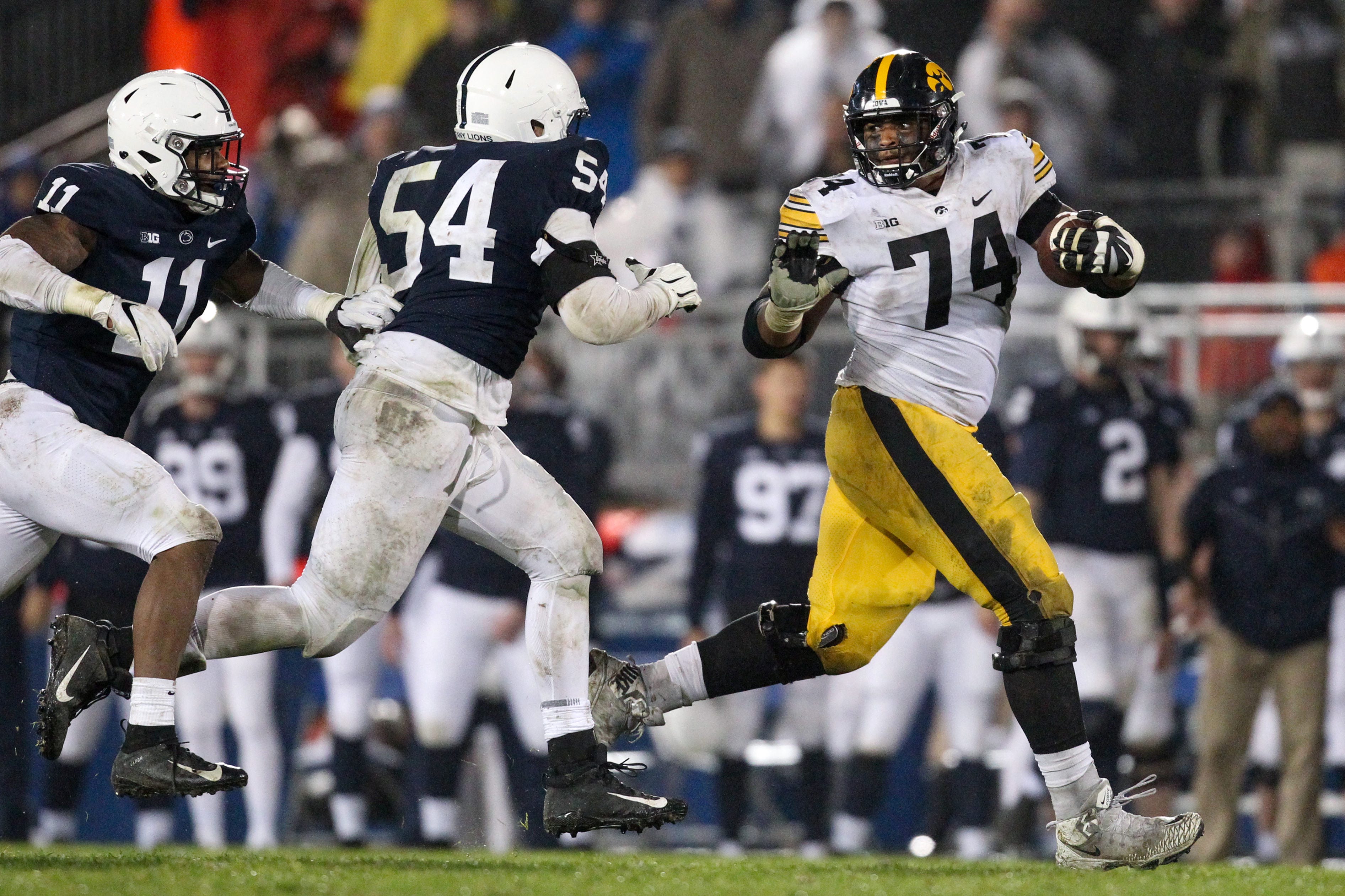 Iowa Tackle Tristan Wirfs Makes 450-pound Hang Clean Look Easy