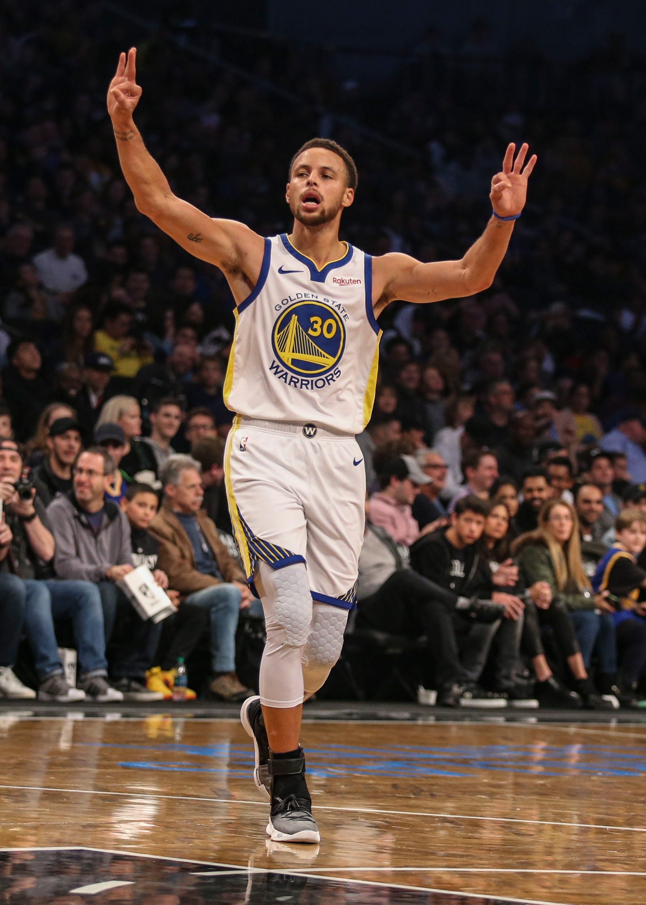 Steph Curry sets another record for 3s in Warriors' win over Nets