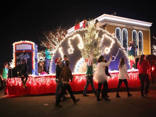 This illuminated Christmas parade at night is scheduled for 17 hours. Saturday, December 1st in downtown Clarksville.