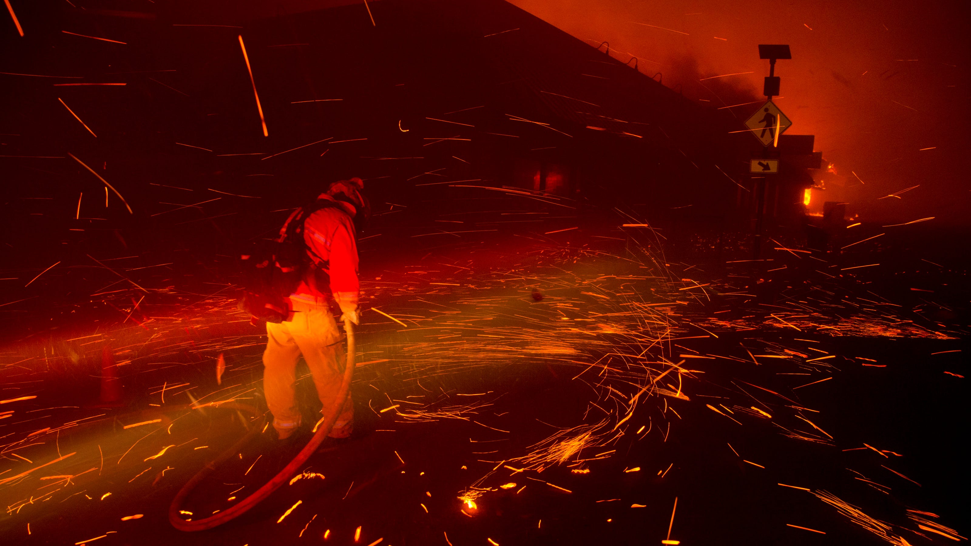 Camp fire Paradise, California destroyed, 27,000 forced to evacuate