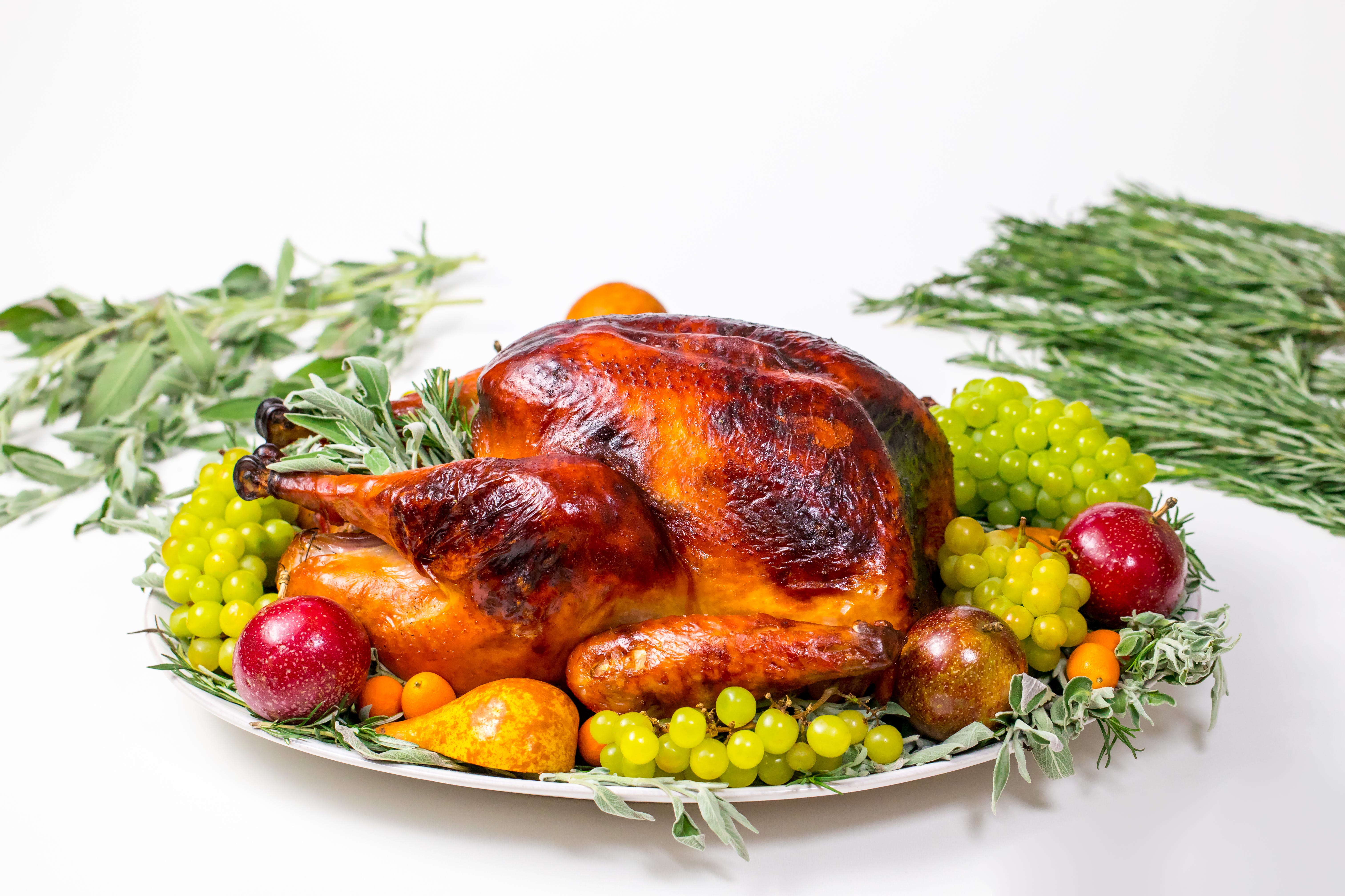 Martha Stewart S Foolproof Turkey Recipe   Cd55190a 33ee 432f 8c8e A6aabd07df30 5D4B7346 Martha Stewarts Perfect Roast Turkey Roasted Turkey On A Platter With Fruit On White Table Surrounded By Herbs 