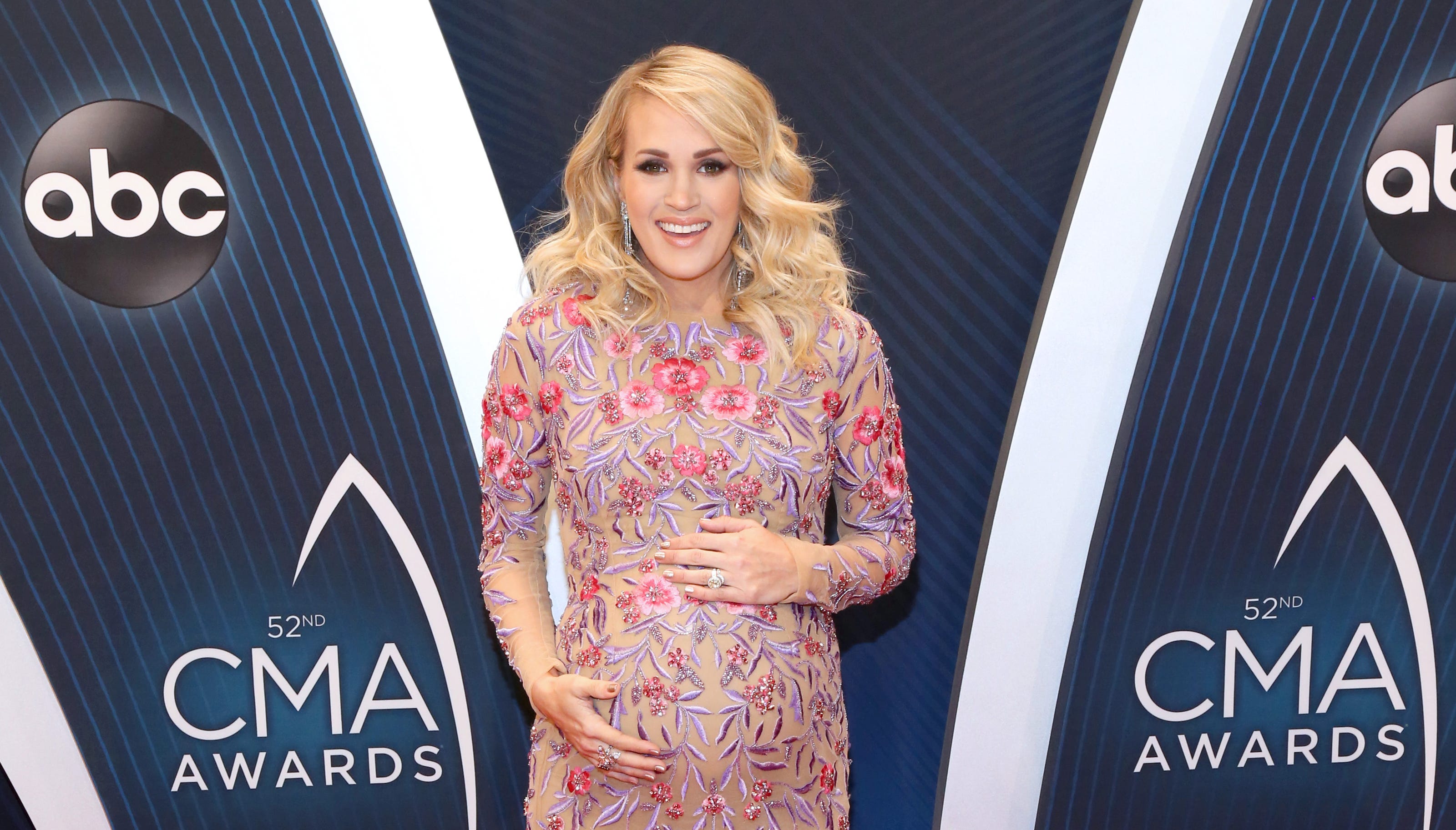 carrie underwood pregnate and naked