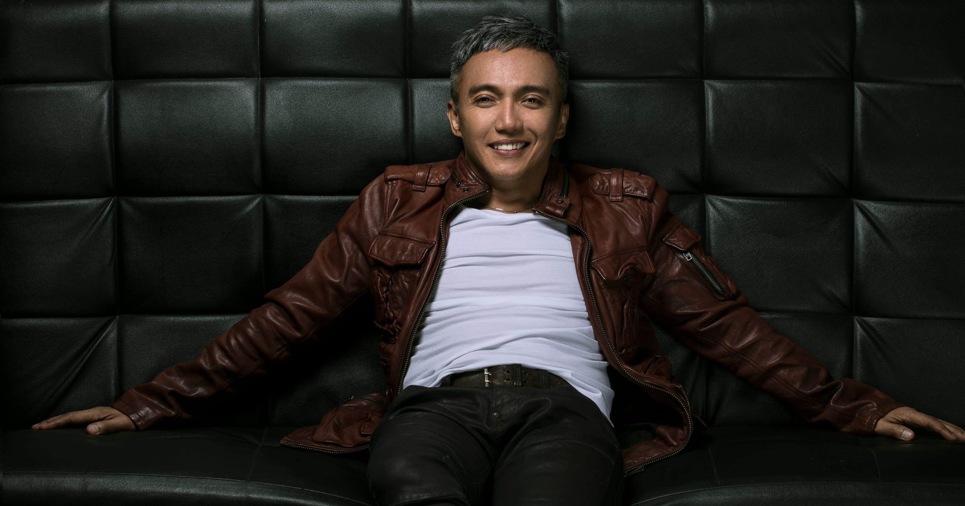 6ec9d0f4 D5c0 433f Ac7d 7f390821cc99 Arnel Pineda ?crop=6479,3644,x0,y386&width=3200&height=1680&fit=bounds